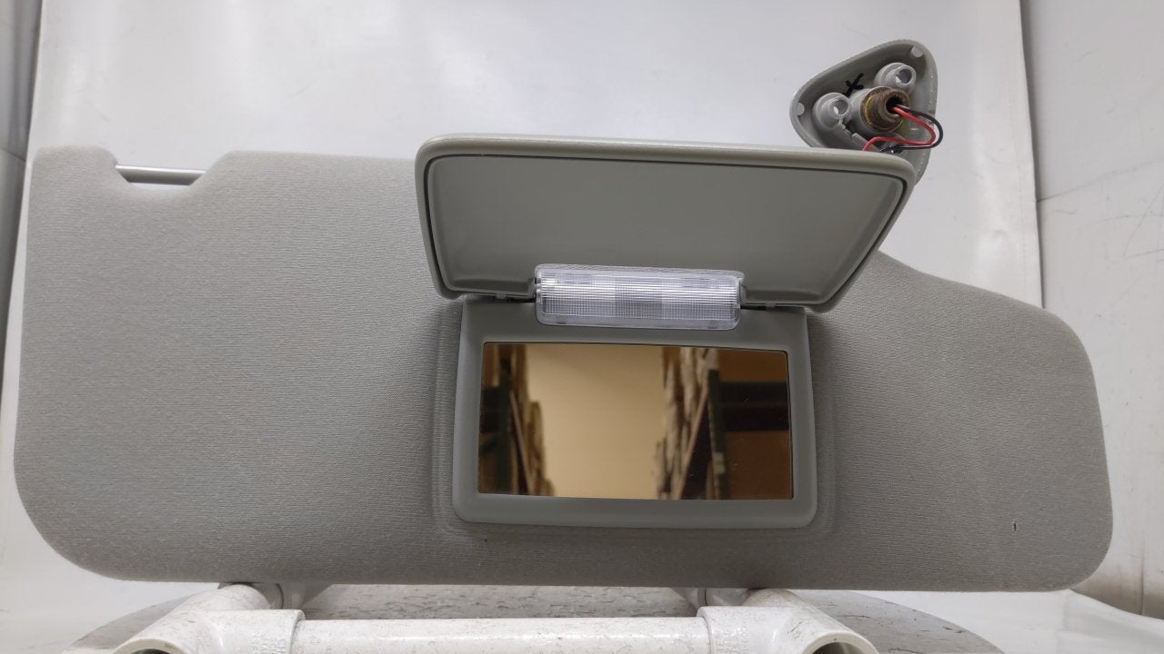 2005 Ford Five Hundred Sun Visor Shade Replacement Passenger Right Mirror Fits OEM Used Auto Parts - Oemusedautoparts1.com