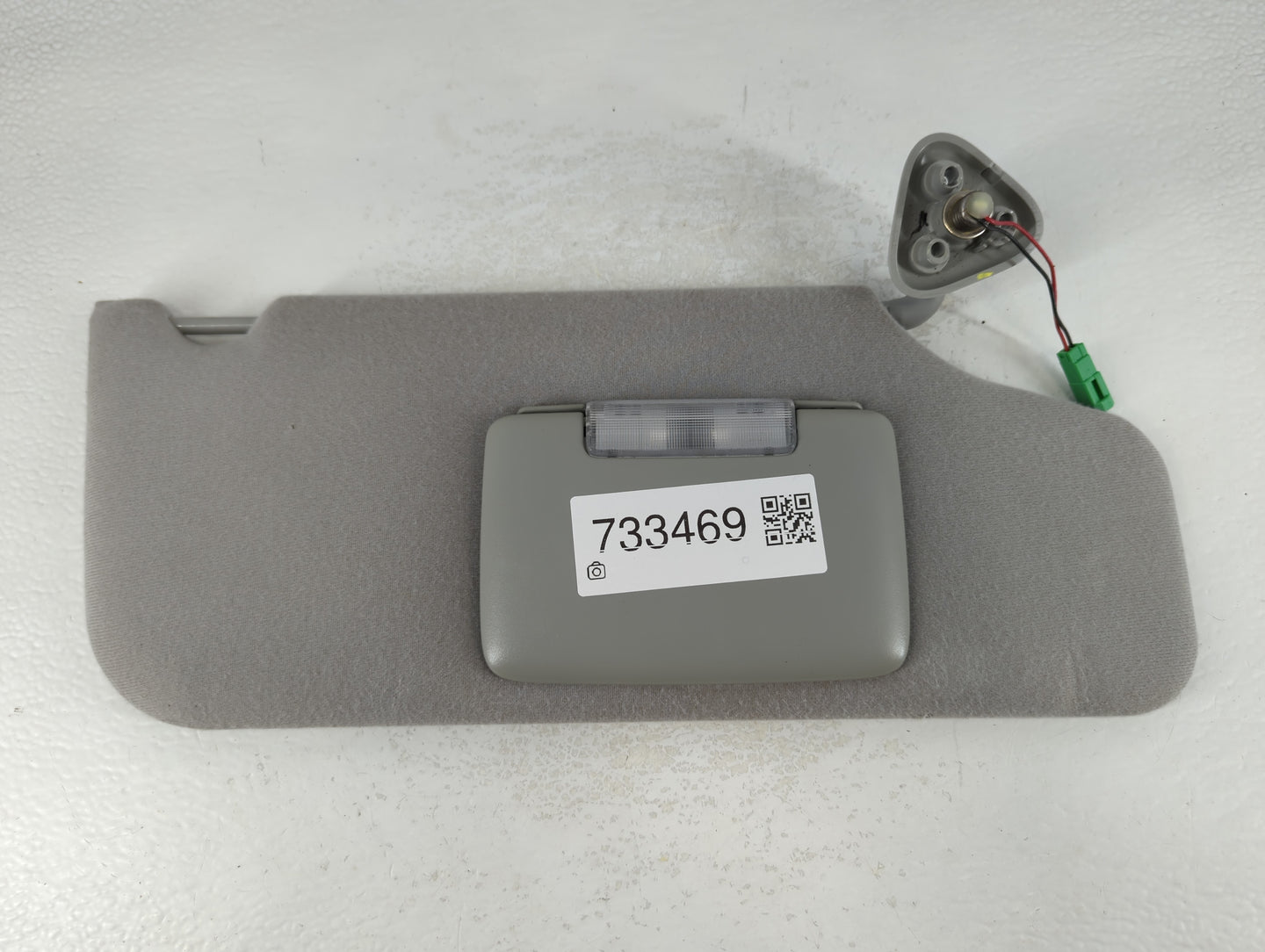 2005-2007 Ford Five Hundred Sun Visor Shade Replacement Passenger Right Mirror Fits Fits 2005 2006 2007 OEM Used Auto Parts 