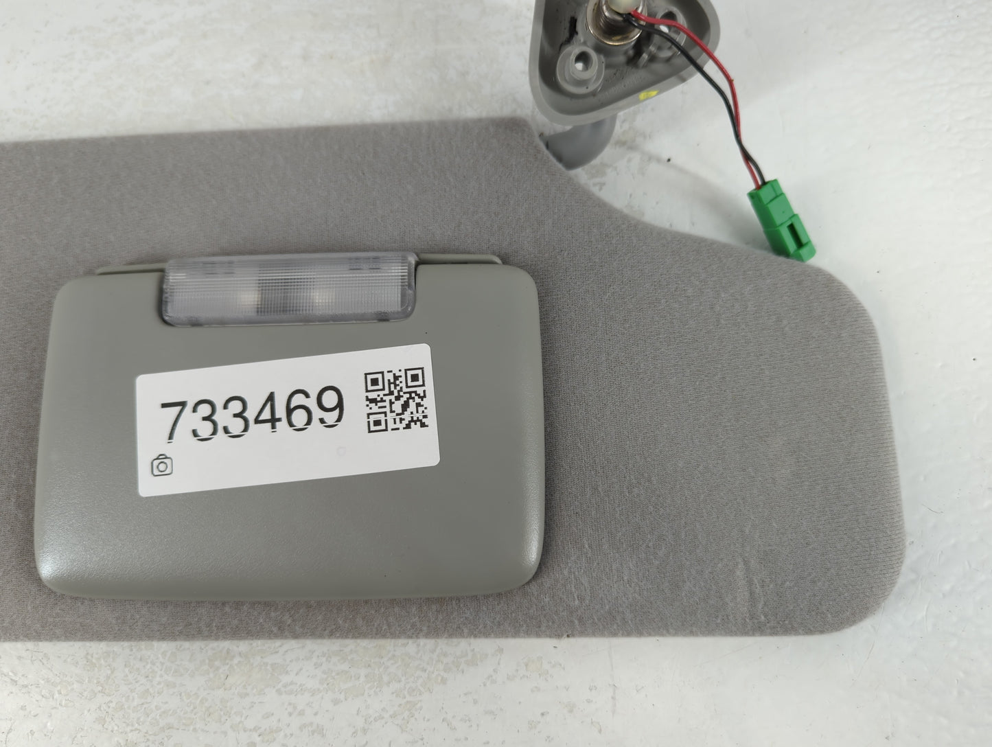 2005-2007 Ford Five Hundred Sun Visor Shade Replacement Passenger Right Mirror Fits Fits 2005 2006 2007 OEM Used Auto Parts 