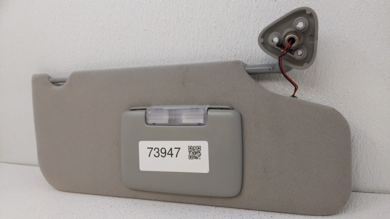 2005-2007 Ford Five Hundred Sun Visor Shade Replacement Passenger Right Mirror Fits Fits 2005 2006 2007 OEM Used Auto Parts 