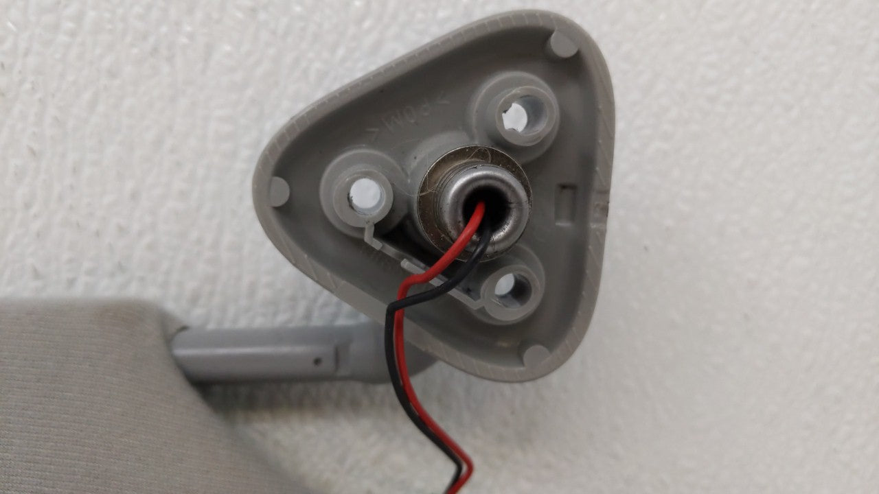 2005-2007 Ford Five Hundred Sun Visor Shade Replacement Passenger Right Mirror Fits Fits 2005 2006 2007 OEM Used Auto Parts 