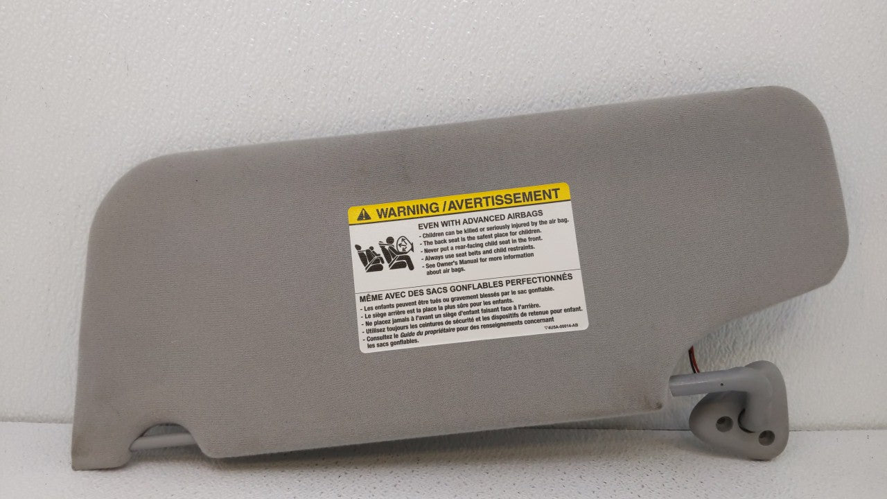 2005-2007 Ford Five Hundred Sun Visor Shade Replacement Passenger Right Mirror Fits Fits 2005 2006 2007 OEM Used Auto Parts 