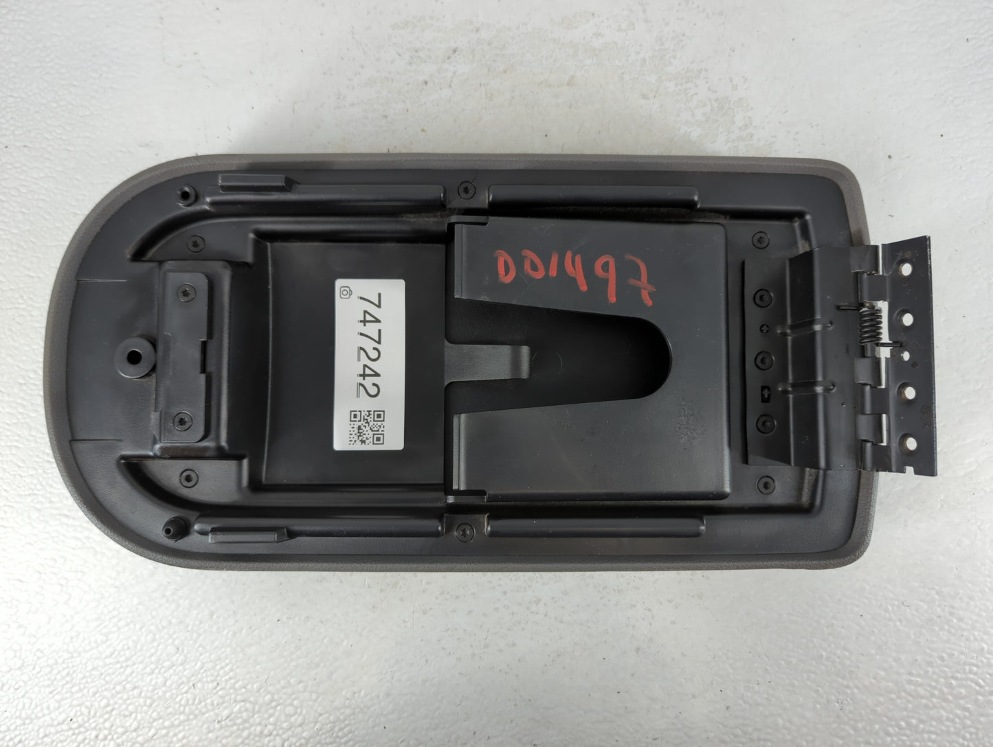 2005 Ford Five Hundred Center Console Armrest Cover Lid Fits OEM Used Auto Parts - Oemusedautoparts1.com