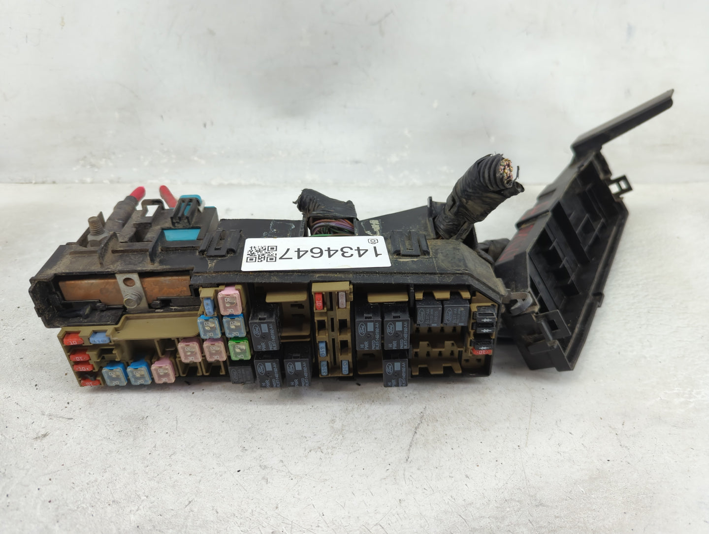 2000-2005 Ford Focus Fusebox Fuse Box Panel Relay Module P/N:8S4T-14A003-BB Fits Fits 2000 2001 2002 2003 2004 2005 OEM Used