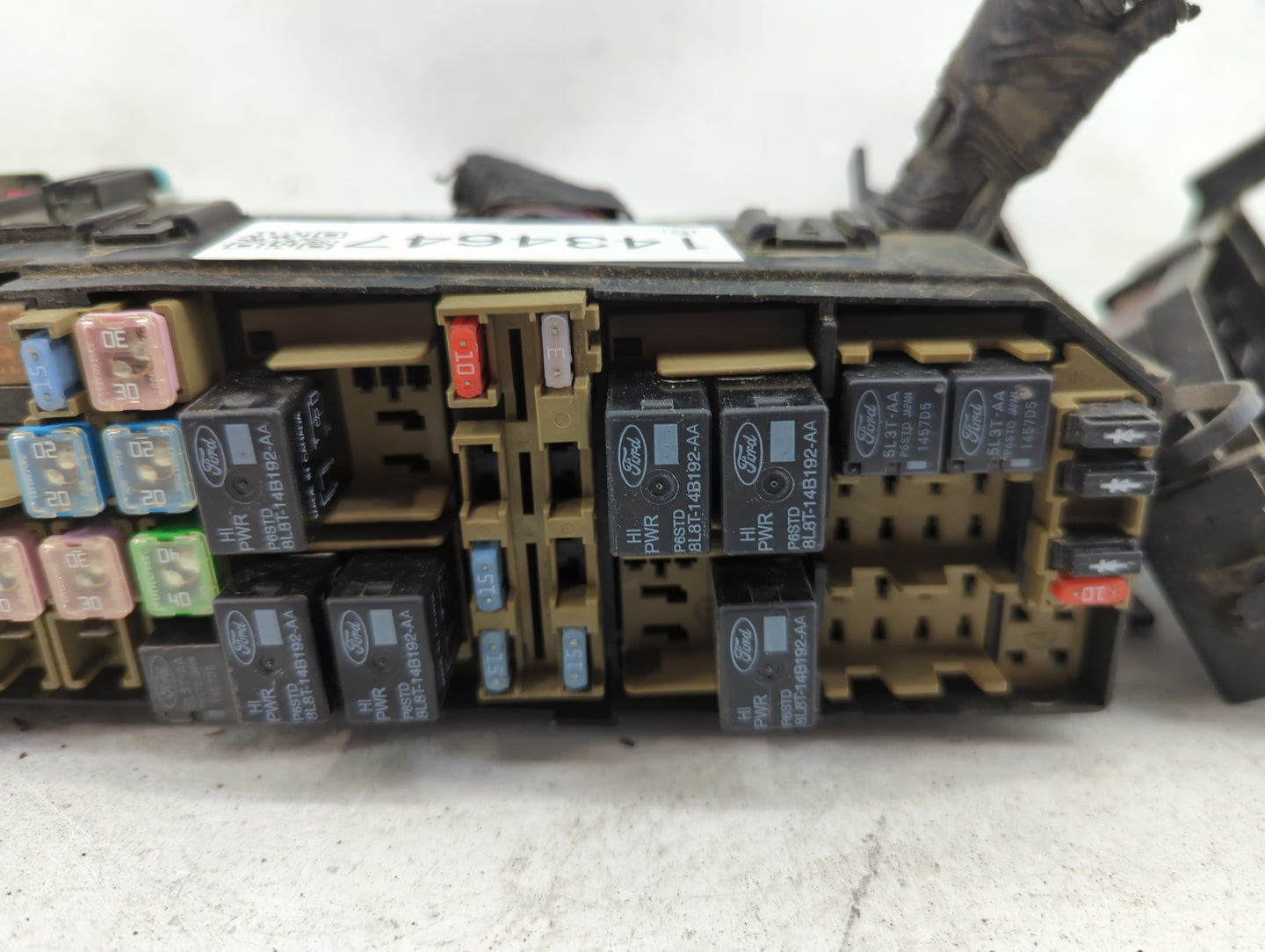 2000-2005 Ford Focus Fusebox Fuse Box Panel Relay Module P/N:8S4T-14A003-BB Fits Fits 2000 2001 2002 2003 2004 2005 OEM Used
