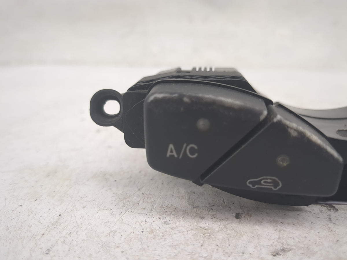 2000-2007 Ford Focus Climate Control Module Temperature AC/Heater Replacement P/N:5S4T-19A945-AB Fits OEM Used Auto Parts - 