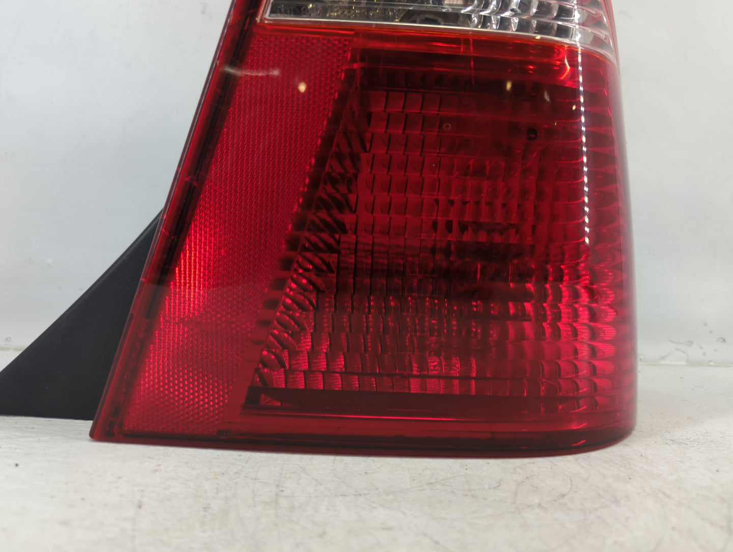 2005-2007 Ford Focus Tail Light Assembly Passenger Right OEM P/N:5S4X-13404-A 5S43-13B504-A Fits Fits 2005 2006 2007 OEM Use