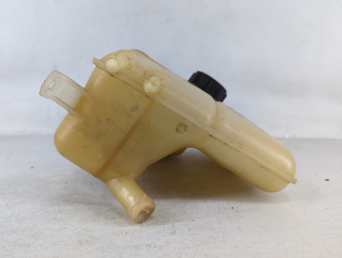 2000-2007 Ford Focus Radiator Coolant Overflow Expansion Tank Bottle 681370 - Oemusedautoparts1.com