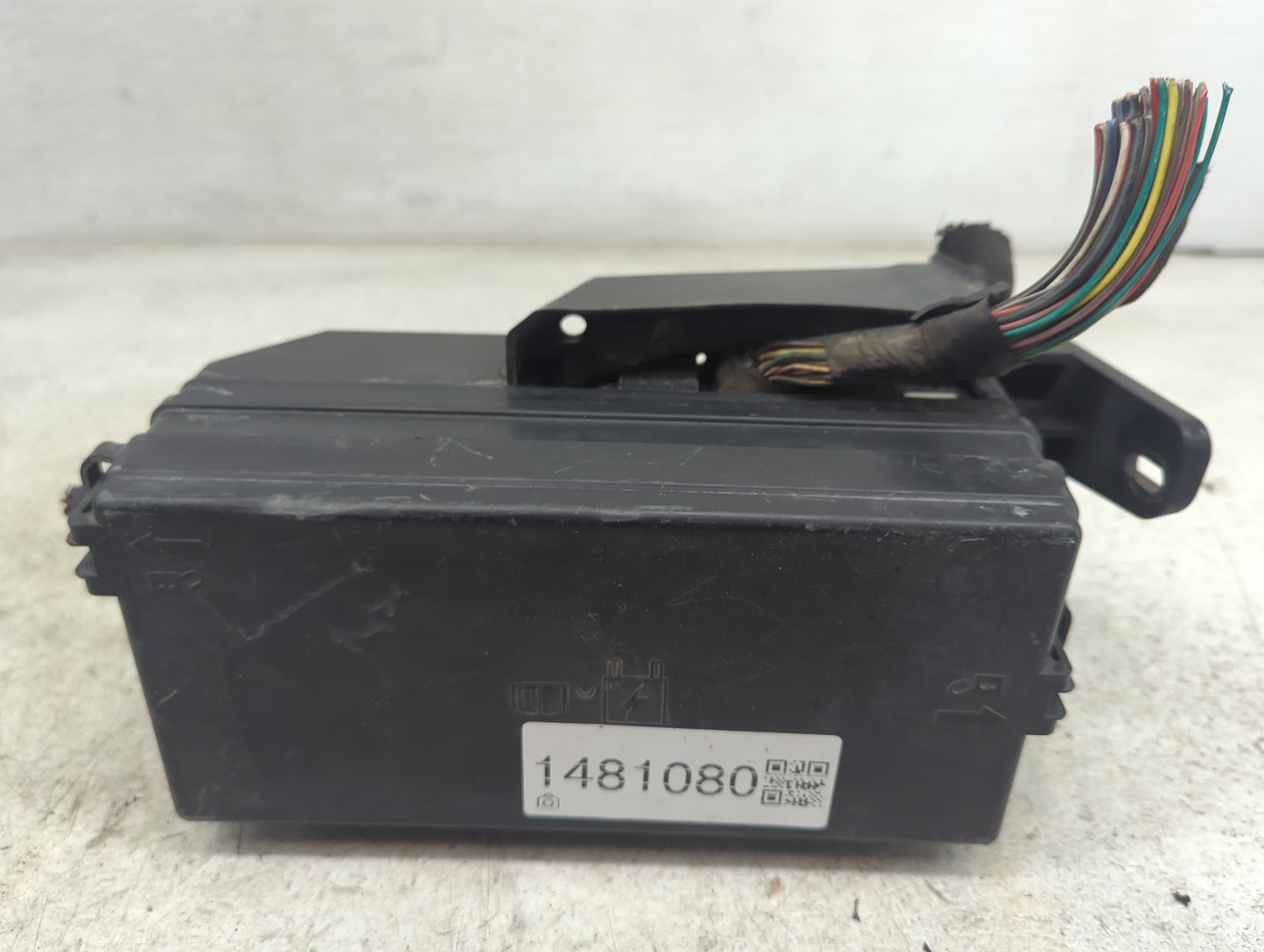 2004-2005 Ford Freestar Fusebox Fuse Box Panel Relay Module P/N:3F2T-14A067-AA Fits Fits 2004 2005 OEM Used Auto Parts - Oem