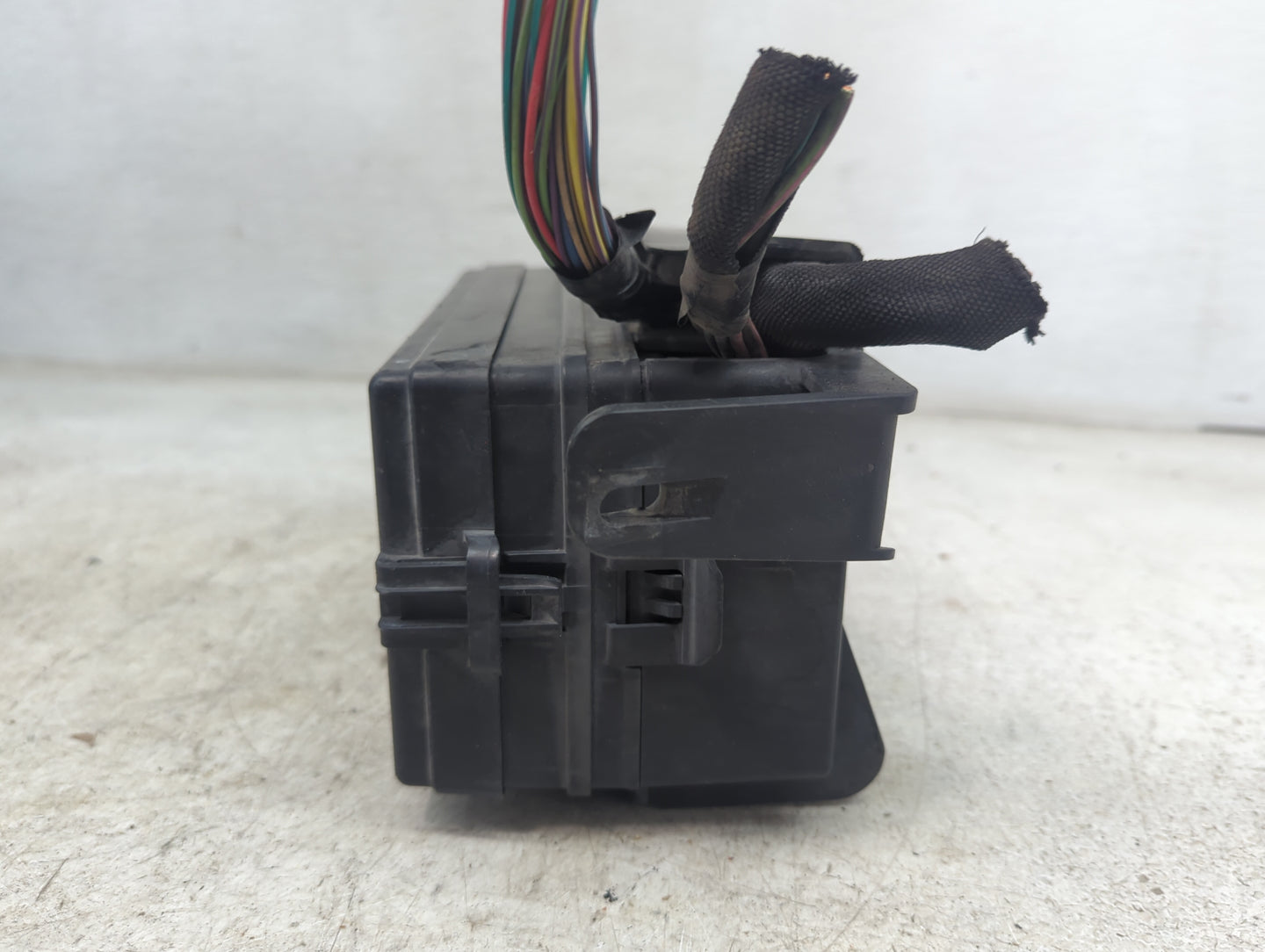 2004-2005 Ford Freestar Fusebox Fuse Box Panel Relay Module P/N:3F2T-14A067-AA Fits Fits 2004 2005 OEM Used Auto Parts - Oem