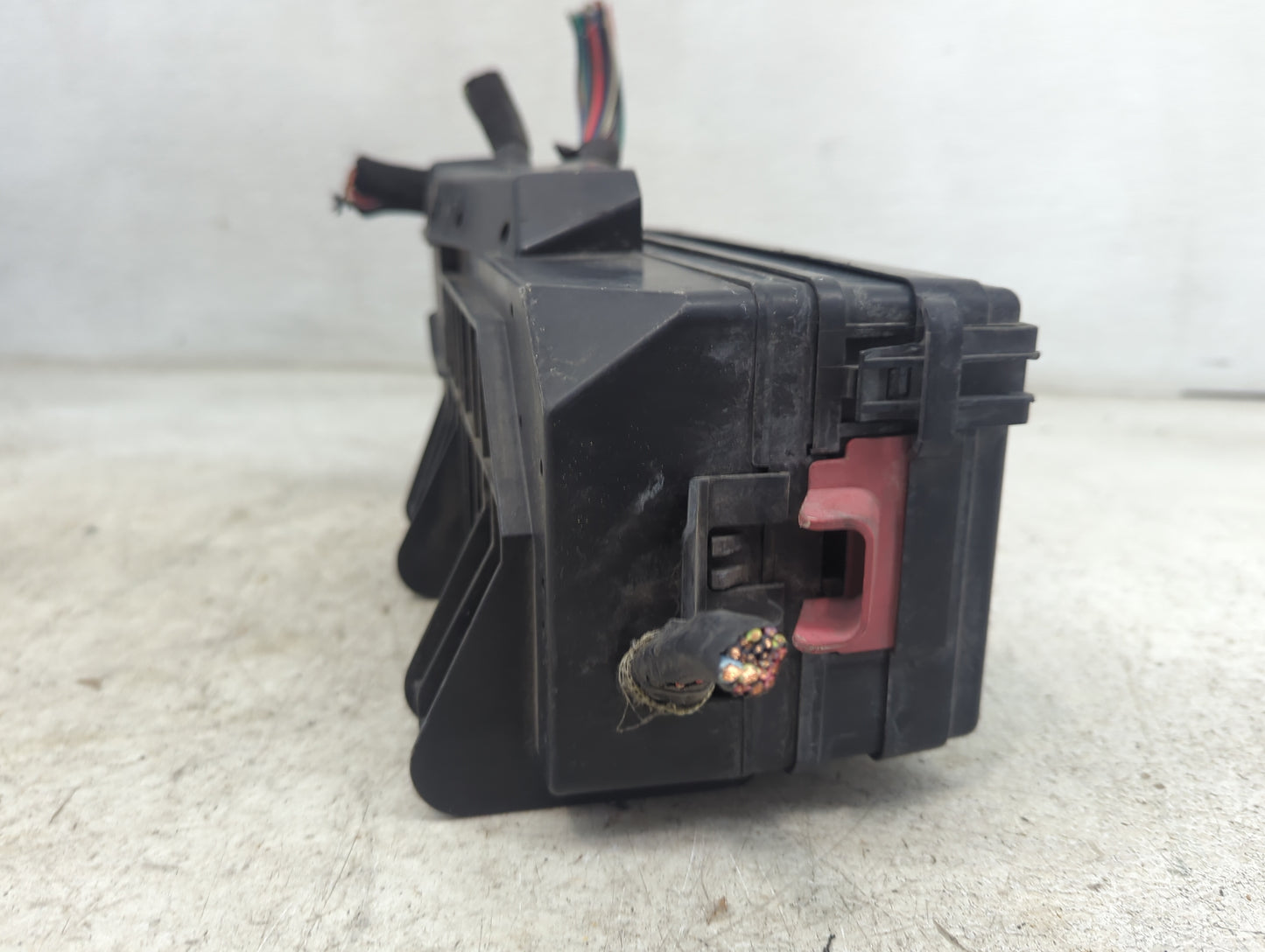 2004-2005 Ford Freestar Fusebox Fuse Box Panel Relay Module P/N:3F2T-14A067-AA Fits Fits 2004 2005 OEM Used Auto Parts - Oem