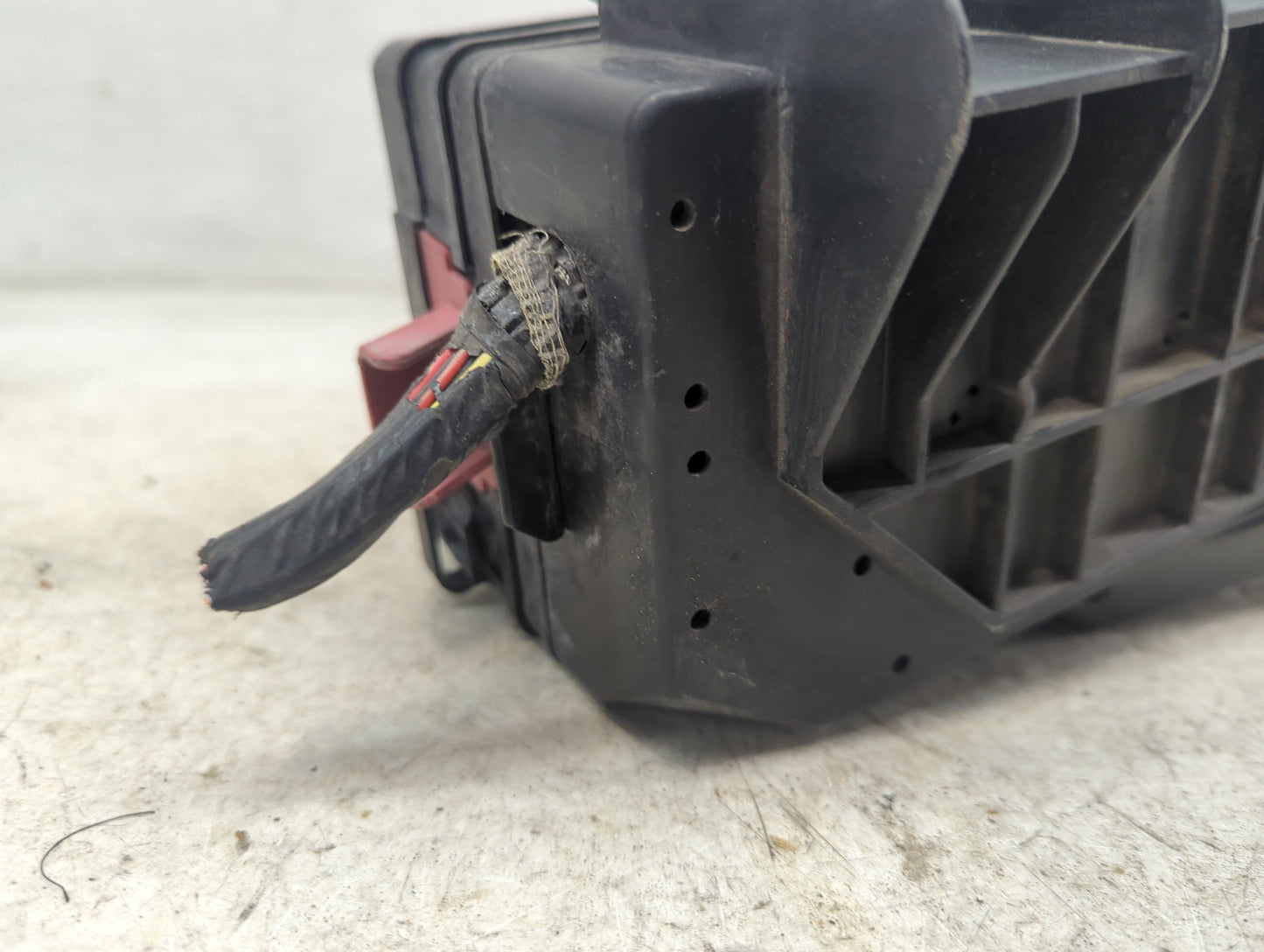 2004-2005 Ford Freestar Fusebox Fuse Box Panel Relay Module P/N:3F2T-14A067-AA Fits Fits 2004 2005 OEM Used Auto Parts - Oem