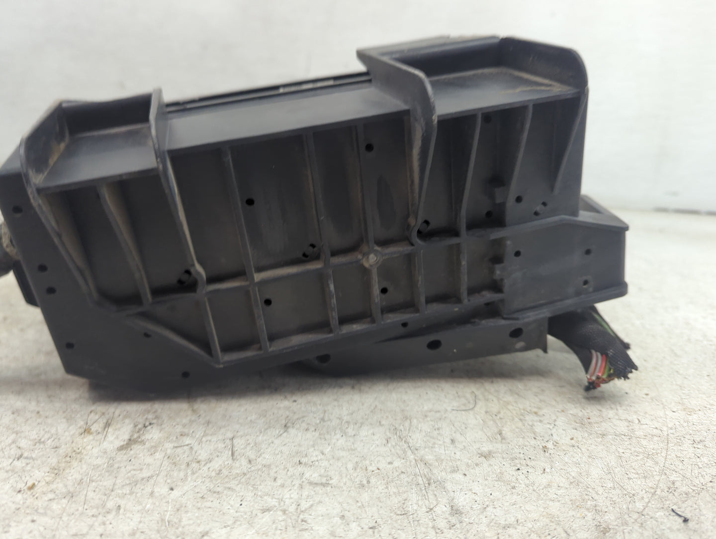2004-2005 Ford Freestar Fusebox Fuse Box Panel Relay Module P/N:3F2T-14A067-AA Fits Fits 2004 2005 OEM Used Auto Parts - Oem