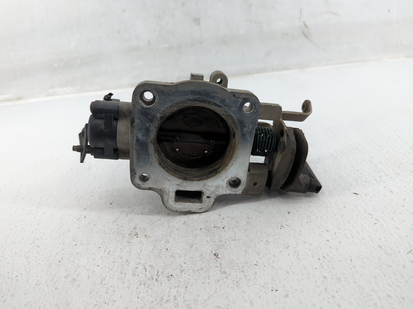 2004-2007 Ford Freestar Throttle Body Fits Fits 2004 2005 2006 2007 OEM Used Auto Parts - Oemusedautoparts1.com