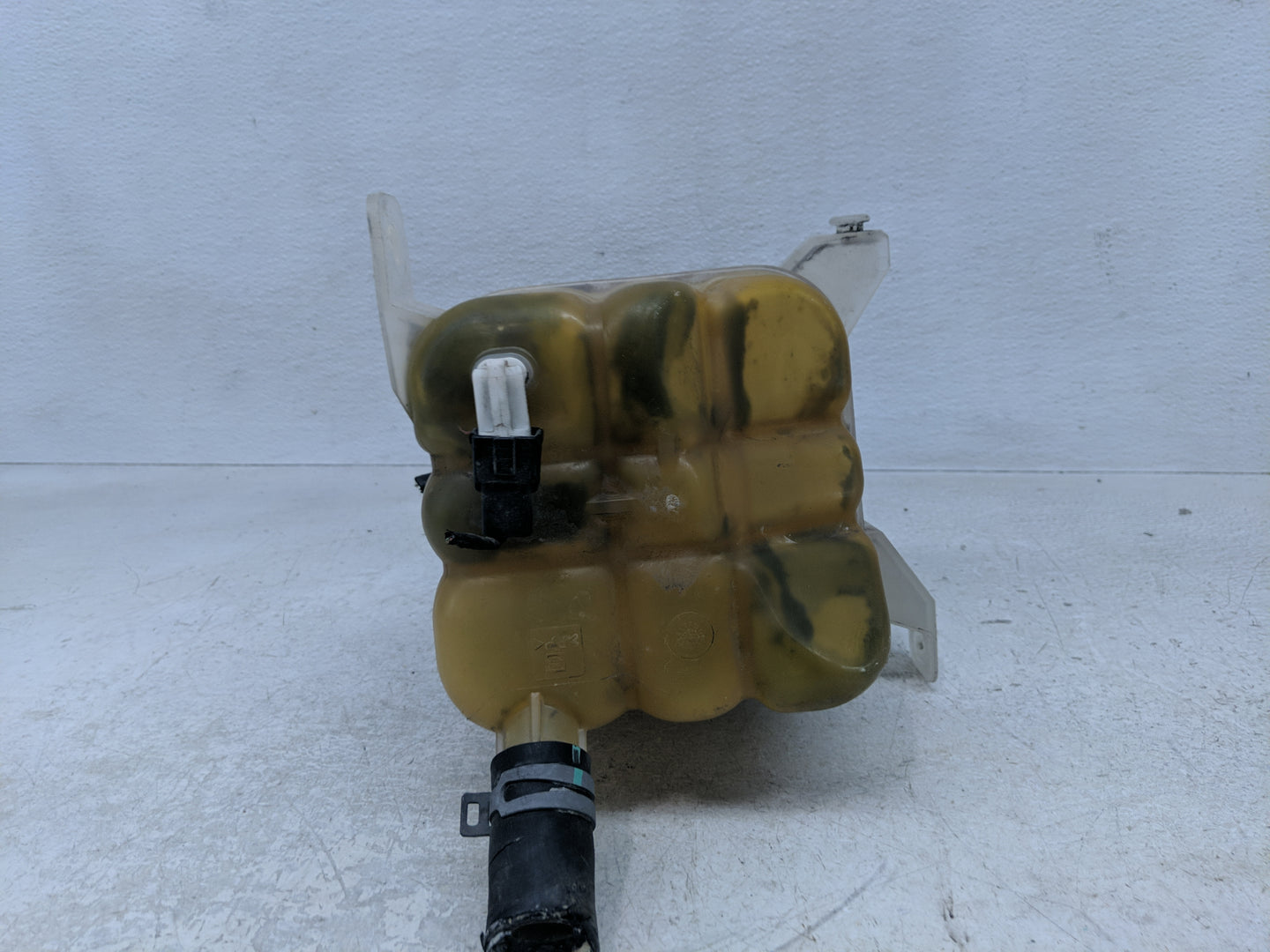 2005-2007 Ford Freestyle Windshield Washer Fluid Reservoir Bottle Oem - Oemusedautoparts1.com