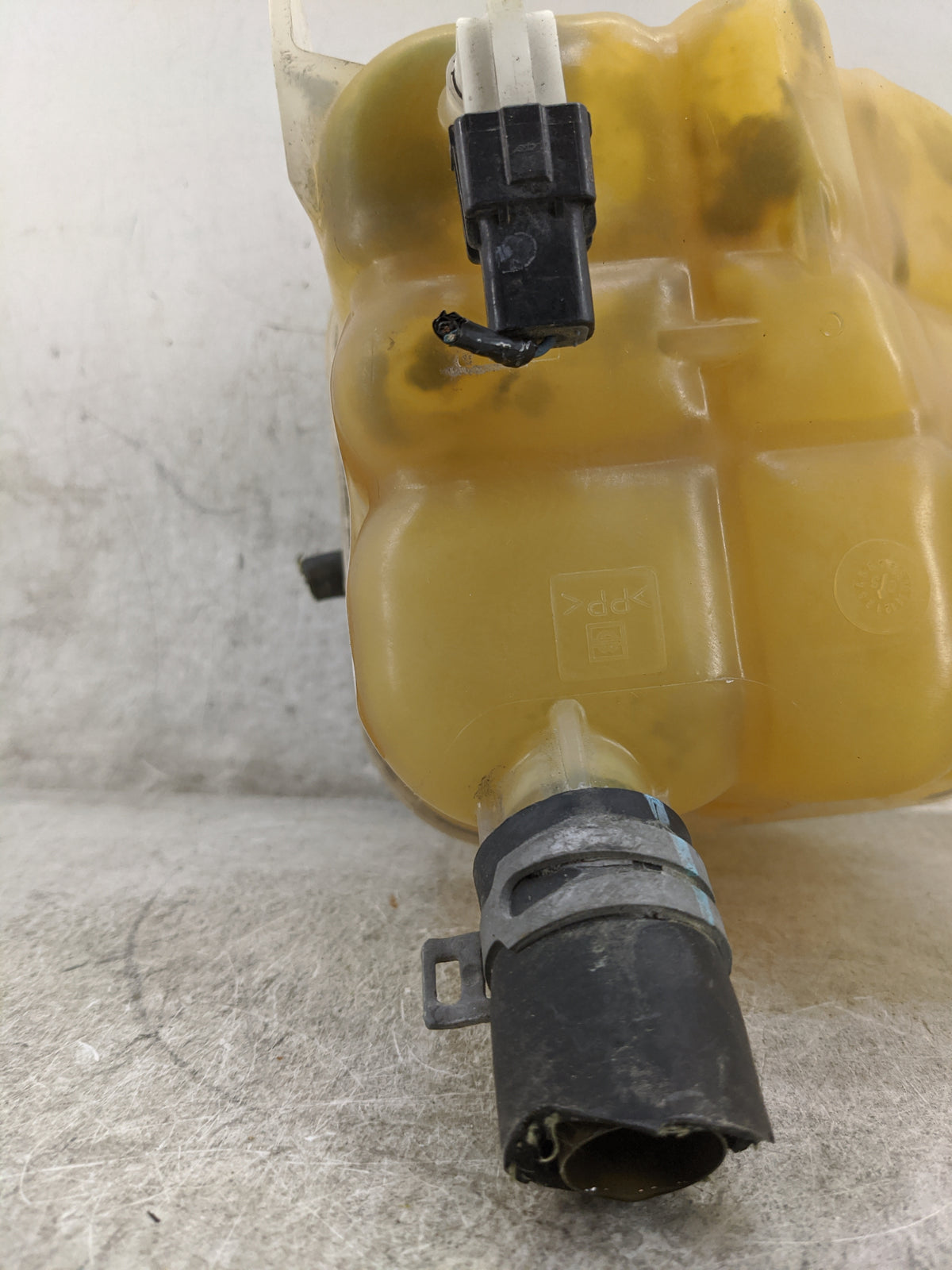 2005-2007 Ford Freestyle Radiator Coolant Overflow Expansion Tank Bottle 1477043 - Oemusedautoparts1.com