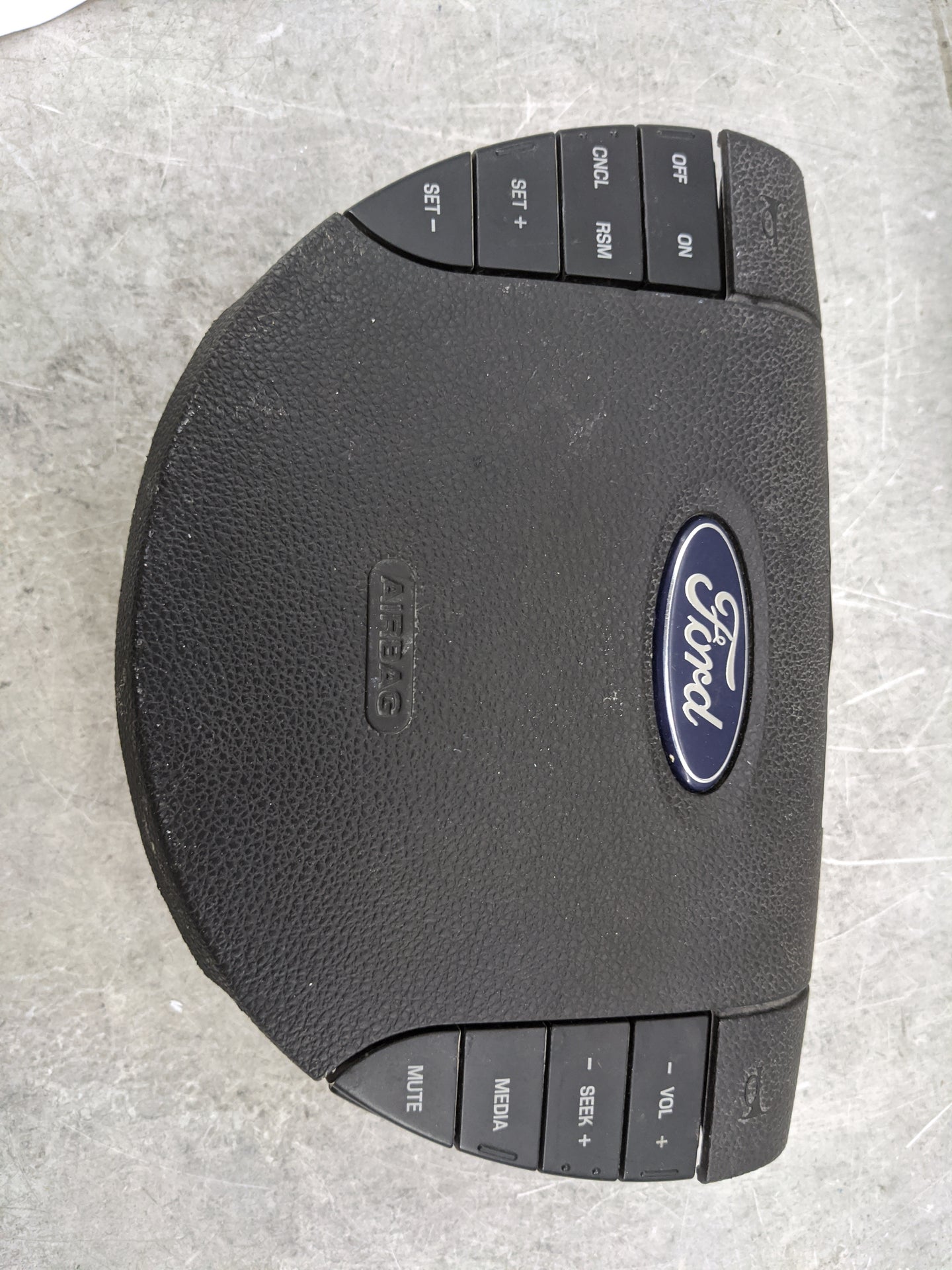 2005-2007 Ford Freestyle Air Bag Driver Left Steering Wheel Mounted 1477649 - Oemusedautoparts1.com