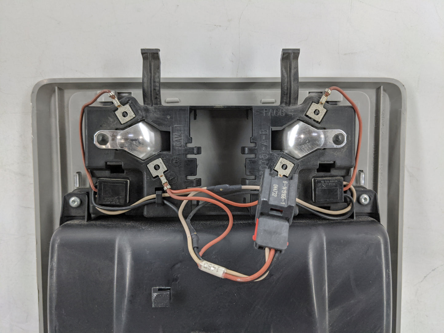 2005-2007 Ford Freestyle Overhead Roof Console Gray - Oemusedautoparts1.com