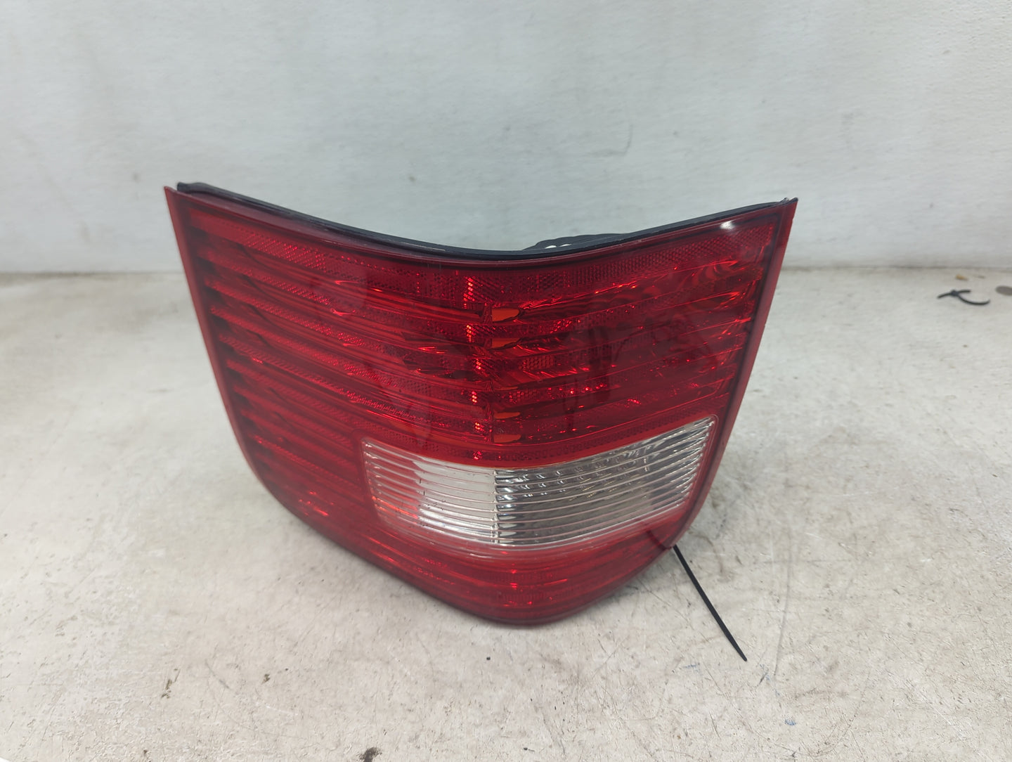 2005-2007 Ford Freestyle Tail Light Assembly Passenger Right OEM P/N:5F93-13B504-A Fits Fits 2005 2006 2007 OEM Used Auto Pa