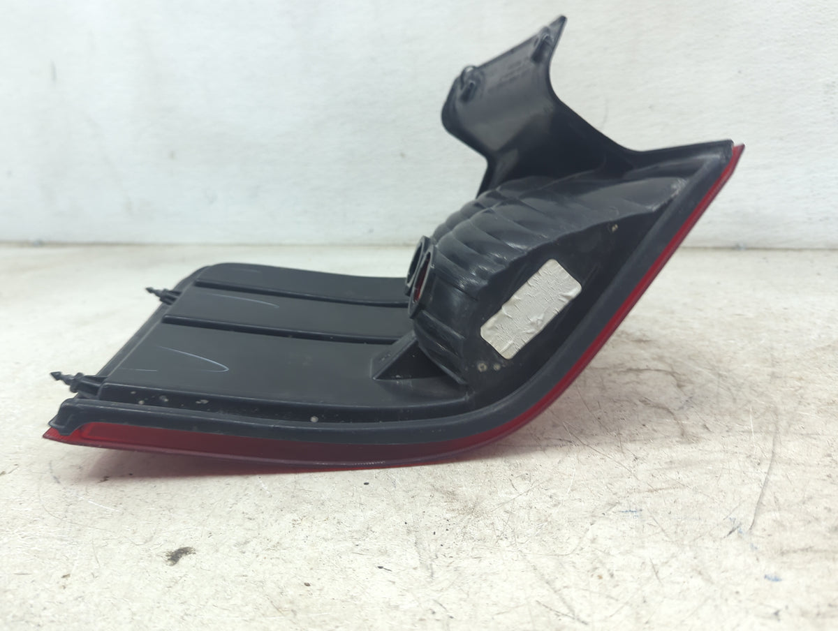 2005-2007 Ford Freestyle Tail Light Assembly Passenger Right OEM P/N:5F93-13B504-A Fits Fits 2005 2006 2007 OEM Used Auto Pa