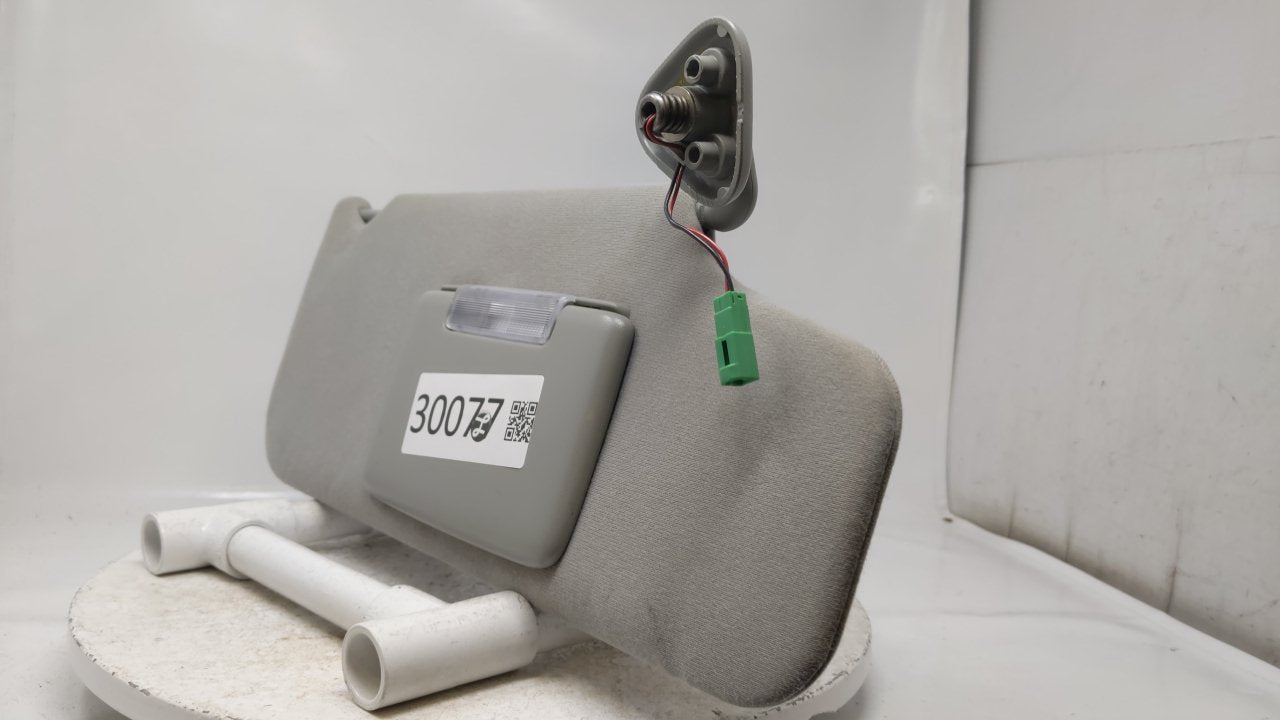 2005 Ford Freestyle Sun Visor Shade Replacement Passenger Right Mirror Fits OEM Used Auto Parts - Oemusedautoparts1.com