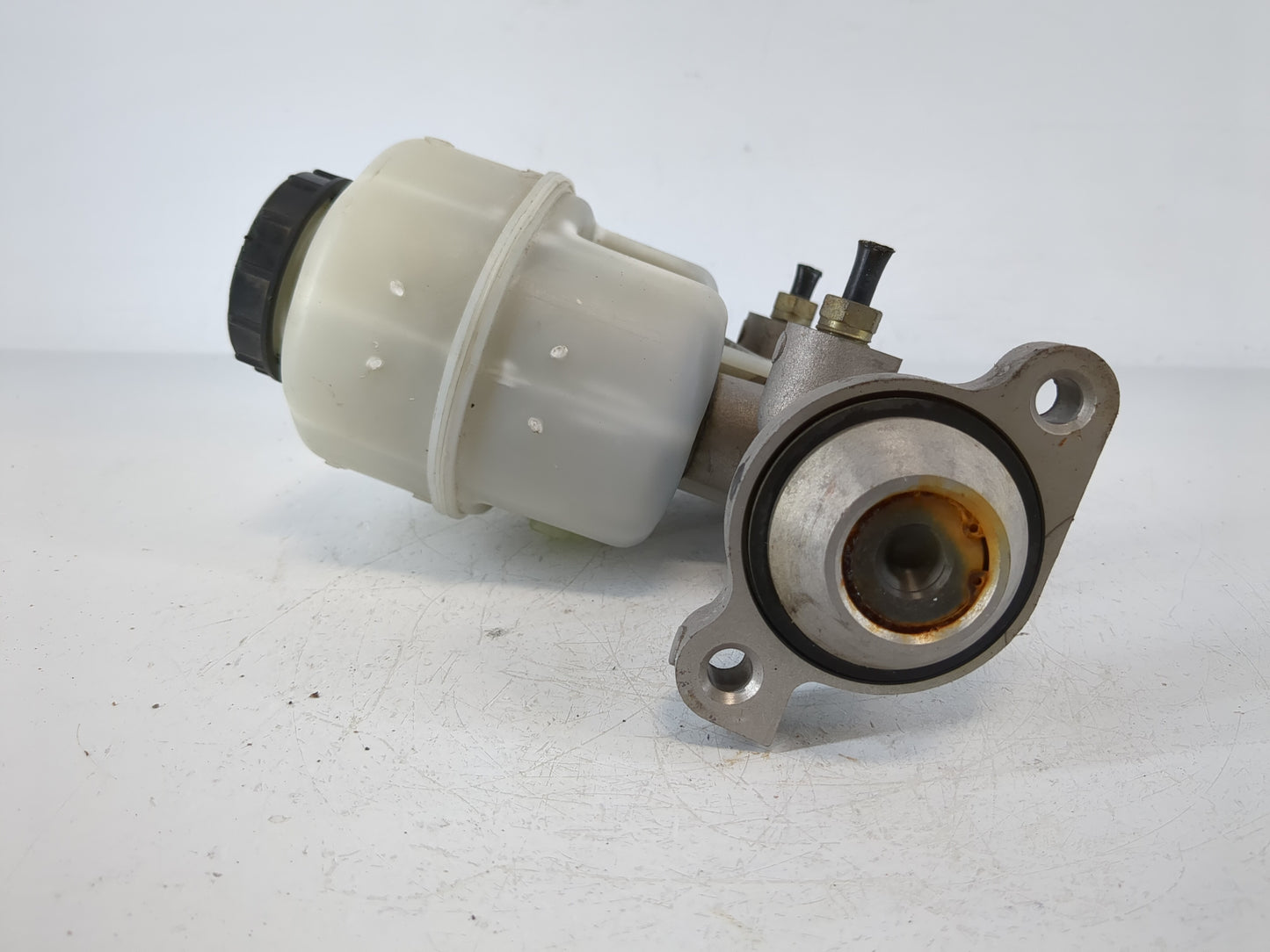 2005-2007 Ford Freestyle Brake Master Cylinder - Oemusedautoparts1.com