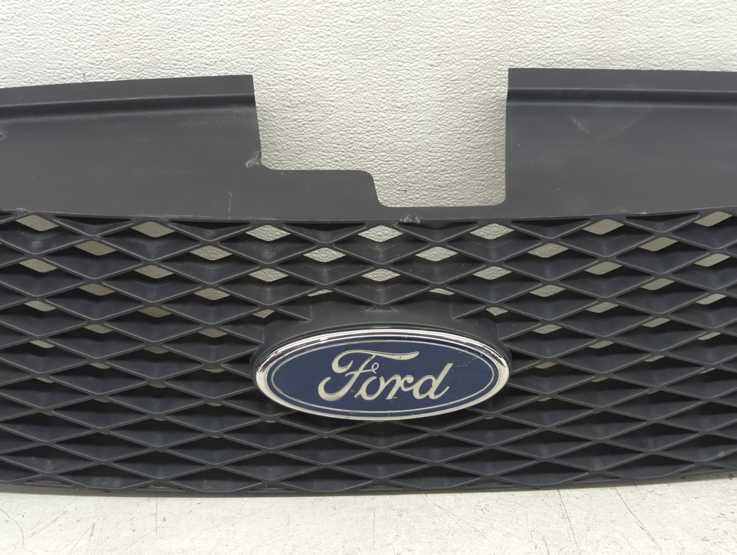 2005-2007 Ford Freestyle Front Grille Bumper Not Included - Oemusedautoparts1.com