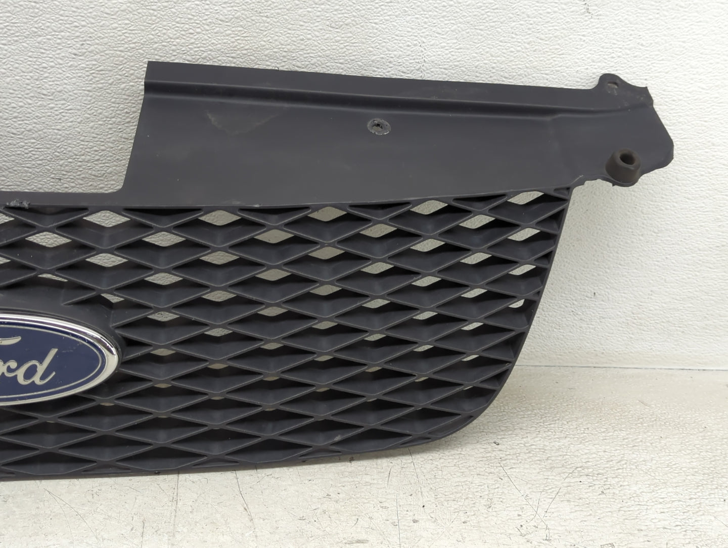 2005-2007 Ford Freestyle Front Grille Bumper Not Included - Oemusedautoparts1.com