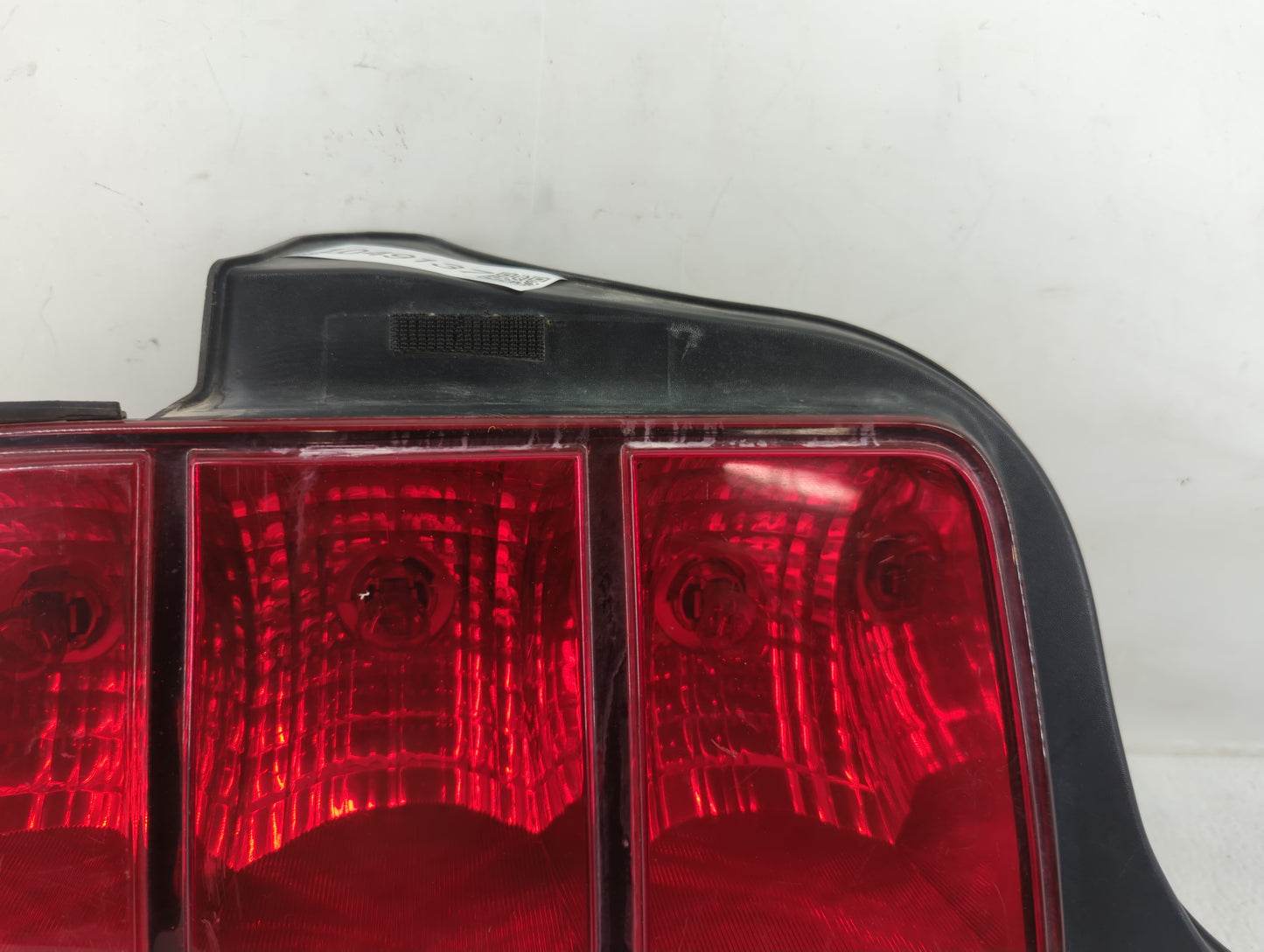 2005-2009 Ford Mustang Tail Light Assembly Passenger Right OEM P/N:5R3T 13A412 AA Fits Fits 2005 2006 2007 2008 2009 OEM Use