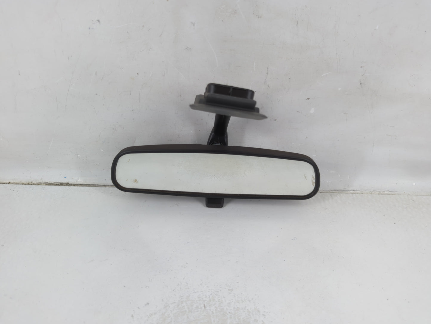 2005 Ford Mustang Interior Rear View Mirror Replacement OEM P/N:E8011681 Fits OEM Used Auto Parts - Oemusedautoparts1.com