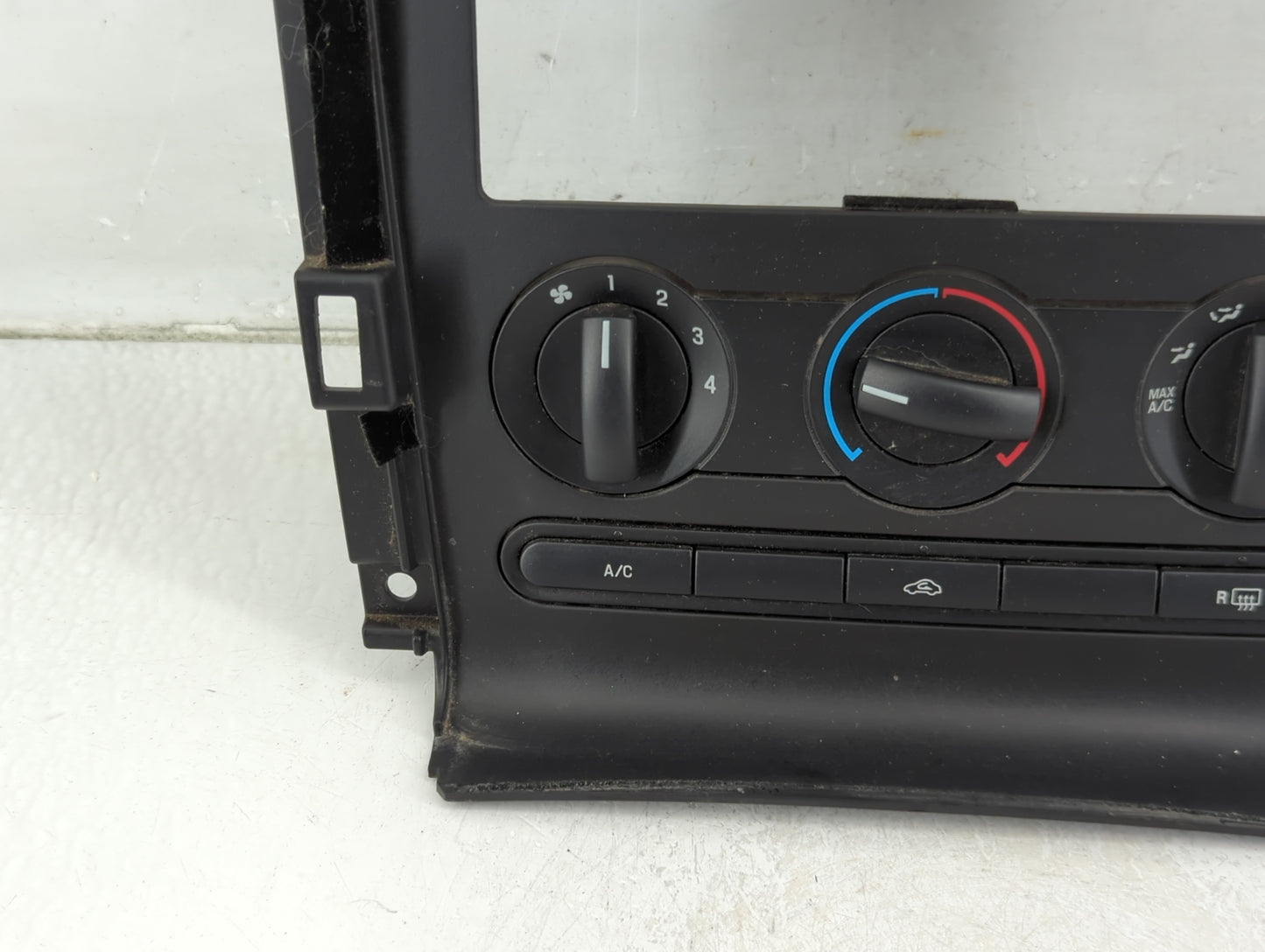 2005-2009 Ford Mustang Climate Control Module Temperature AC/Heater Replacement P/N:3F2H-19808-AH Fits OEM Used Auto Parts -