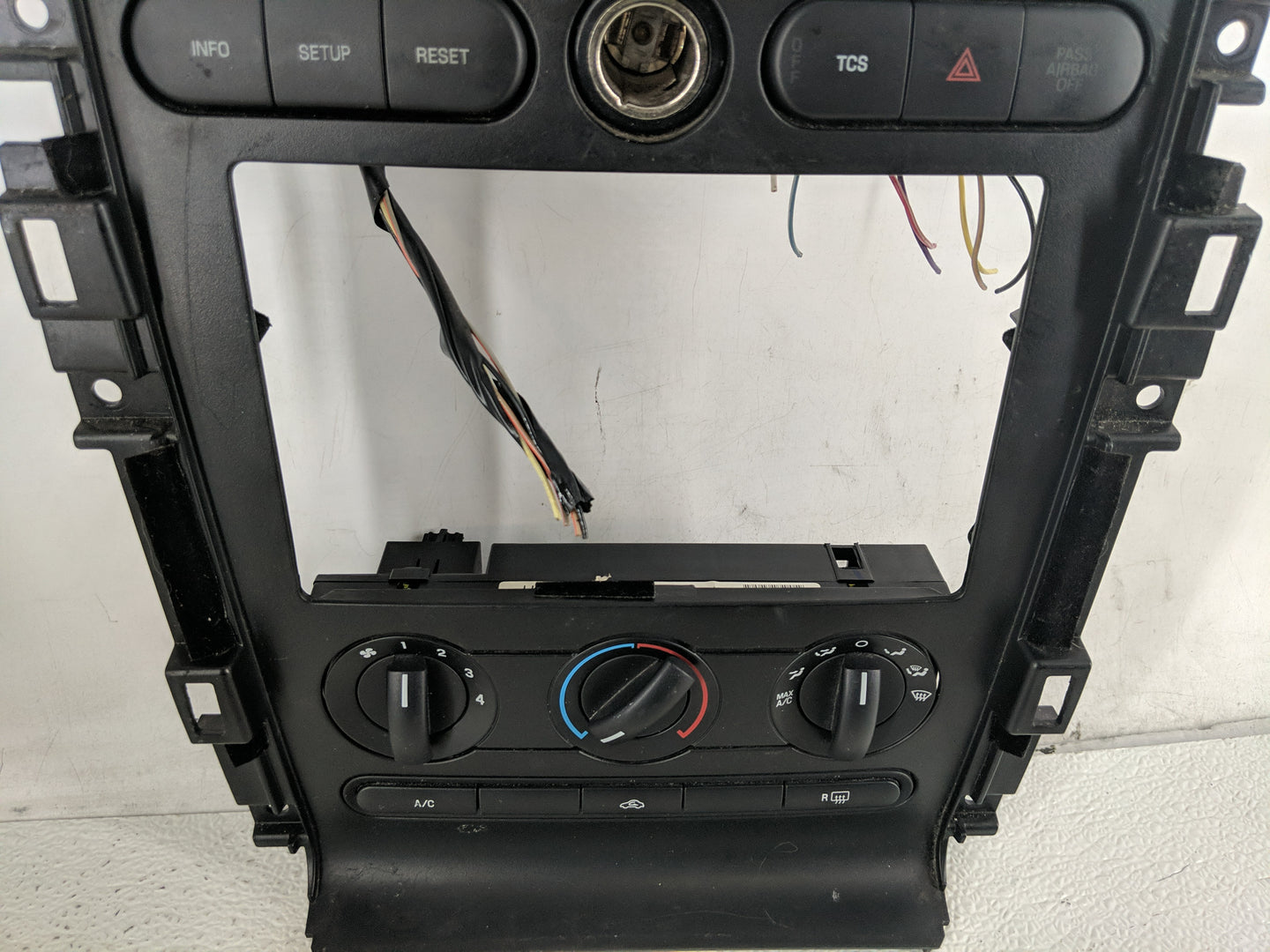 2005-2009 Ford Mustang Climate Control Module Temperature AC/Heater Replacement P/N:3F2H-19808-AH Fits OEM Used Auto Parts -