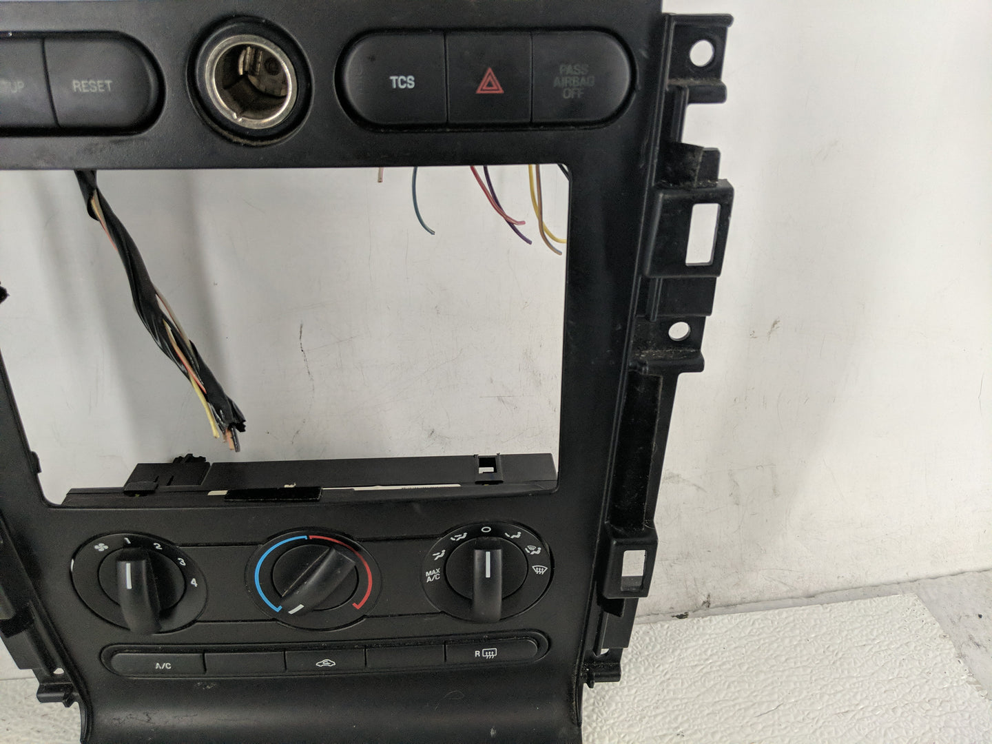 2005-2009 Ford Mustang Climate Control Module Temperature AC/Heater Replacement P/N:3F2H-19808-AH Fits OEM Used Auto Parts -