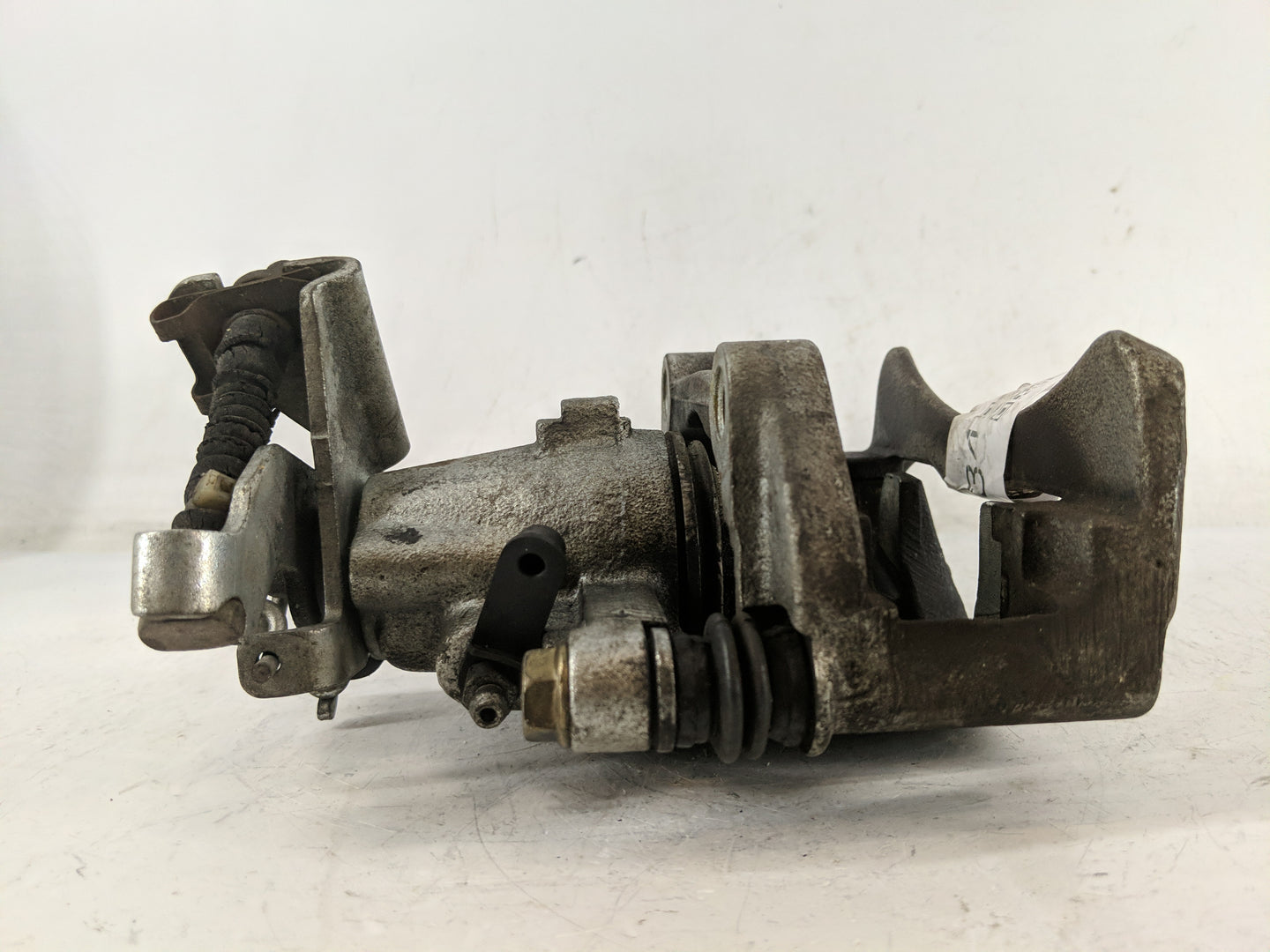 2005-2010 Ford Mustang Front Driver Left Brake Caliper - Oemusedautoparts1.com