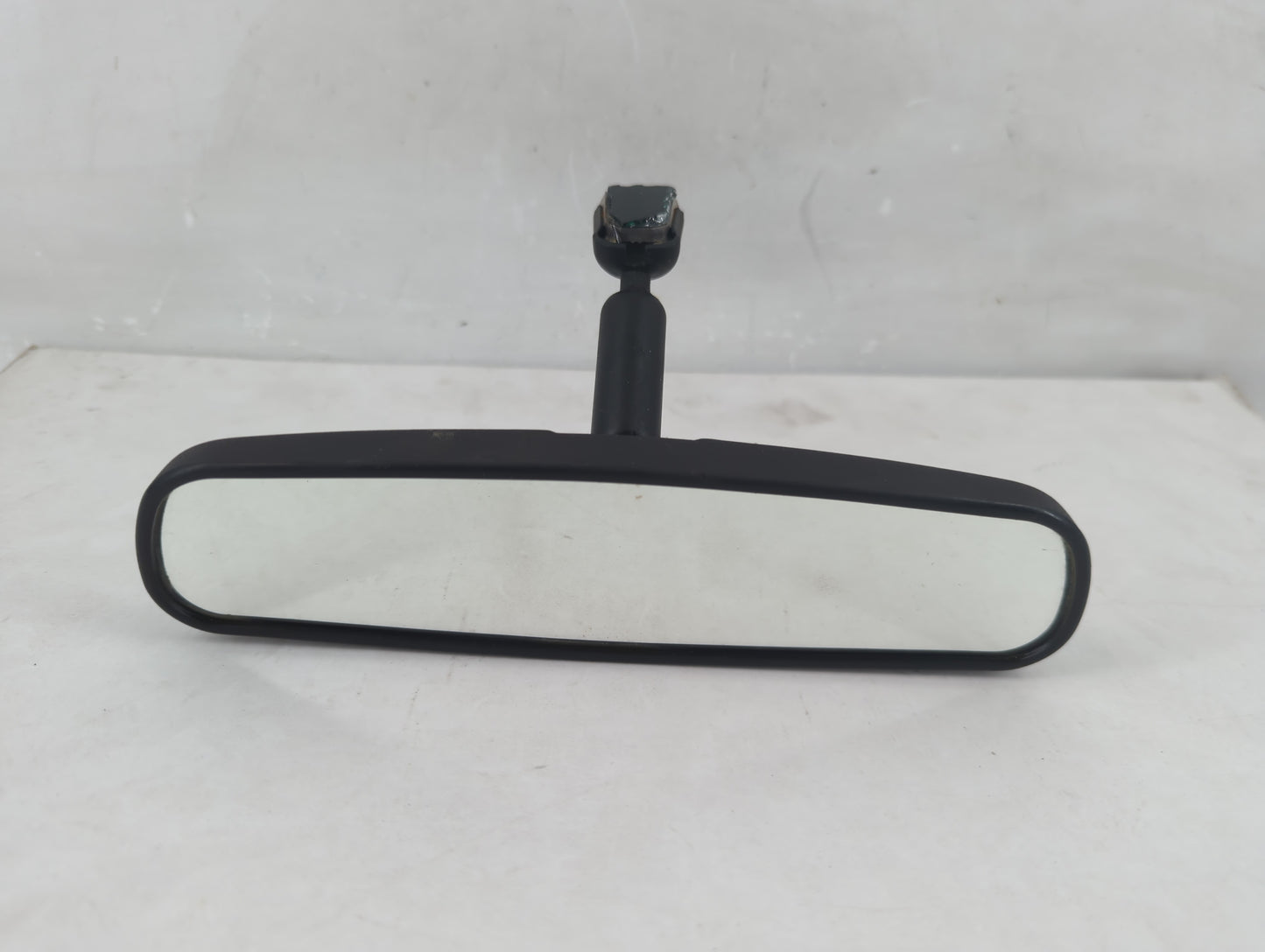 2005 Ford Mustang Interior Rear View Mirror Replacement OEM P/N:E8011681 Fits OEM Used Auto Parts - Oemusedautoparts1.com