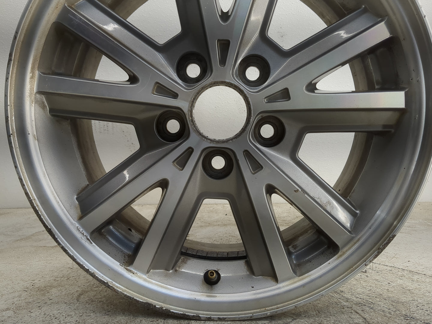 2005-2009 Ford Mustang Oem Wheel Rim 1264553 - Oemusedautoparts1.com