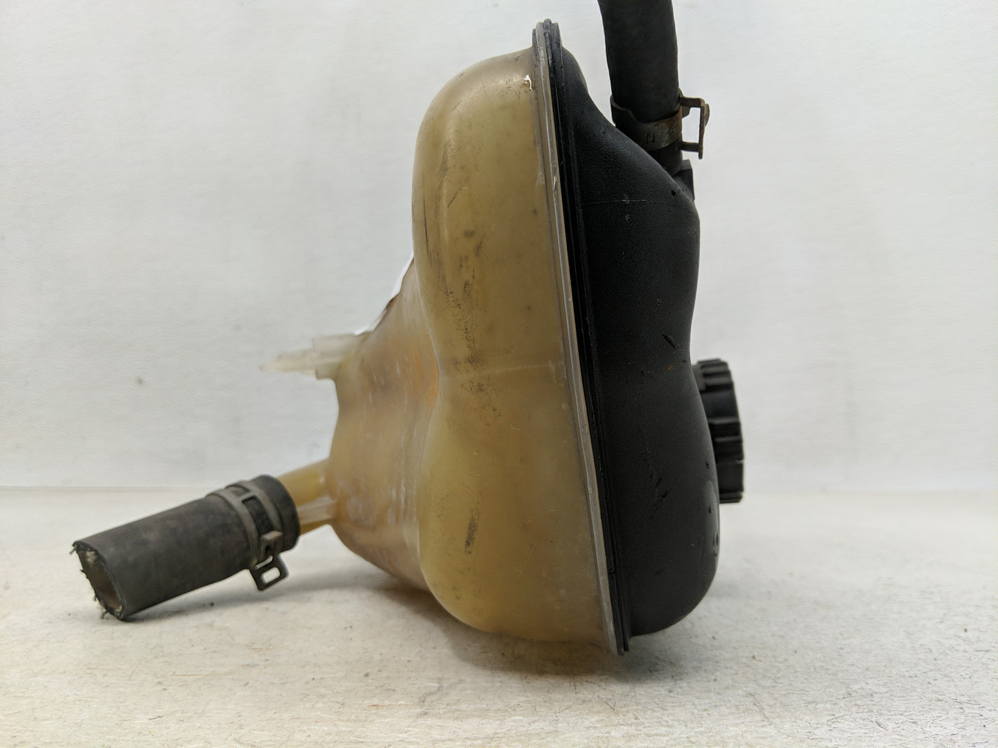 2005-2010 Ford Mustang Radiator Coolant Overflow Expansion Tank Bottle - Oemusedautoparts1.com