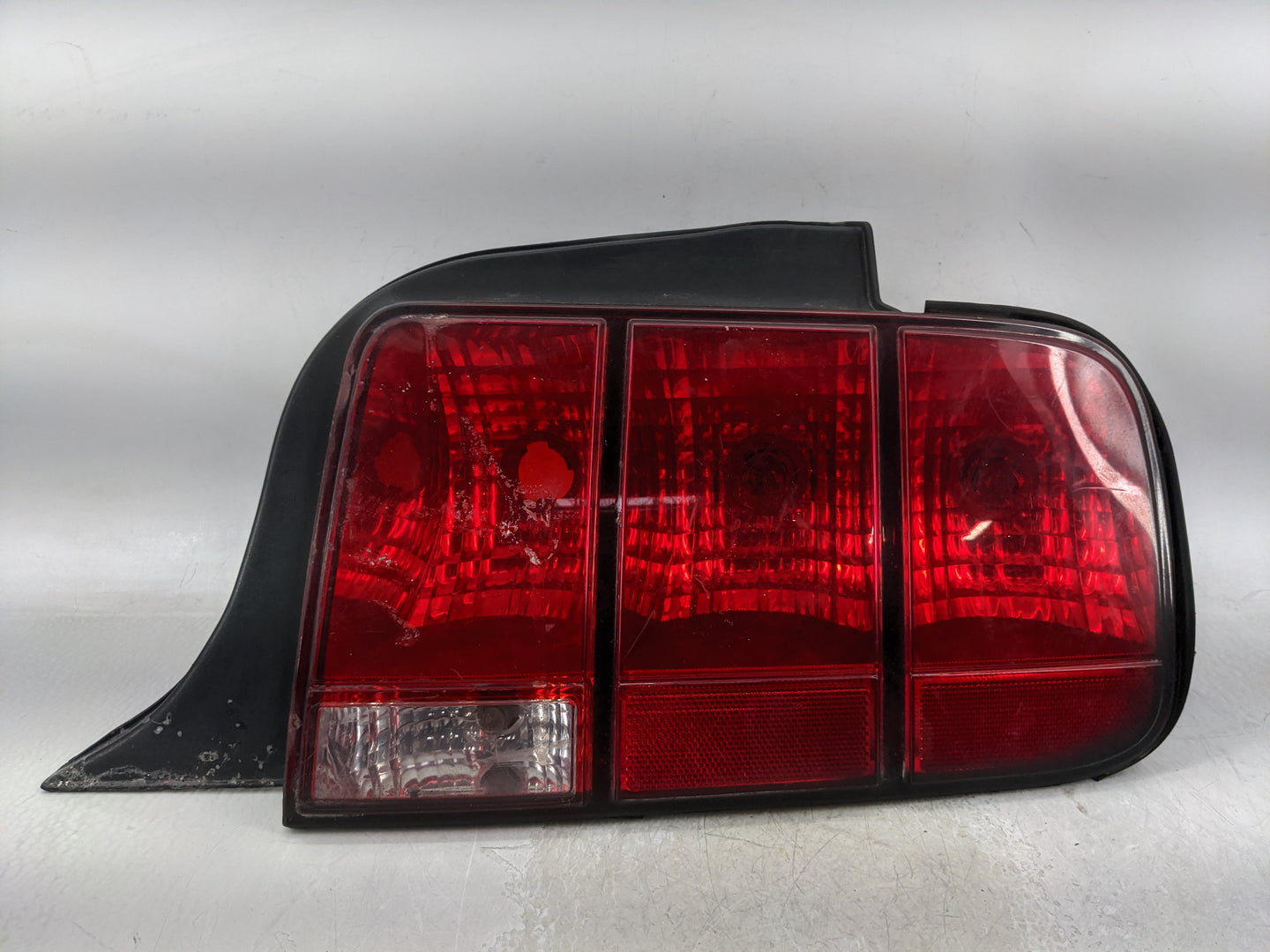 2005-2009 Ford Mustang Tail Light Assembly Passenger Right OEM P/N:5R3T 13A412 Fits Fits 2005 2006 2007 2008 2009 OEM Used A