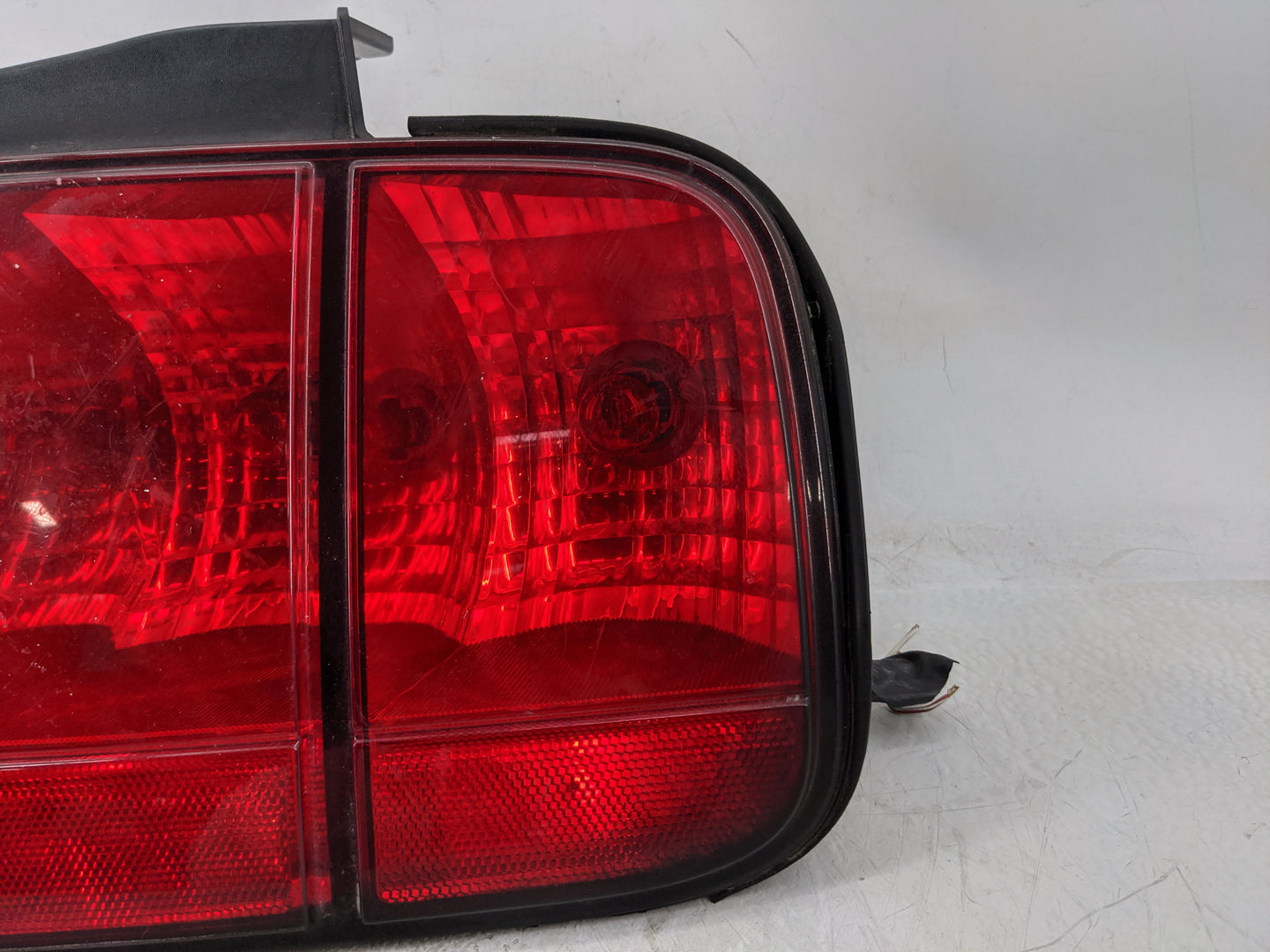 2005-2009 Ford Mustang Tail Light Assembly Passenger Right OEM P/N:5R3T 13A412 Fits Fits 2005 2006 2007 2008 2009 OEM Used A