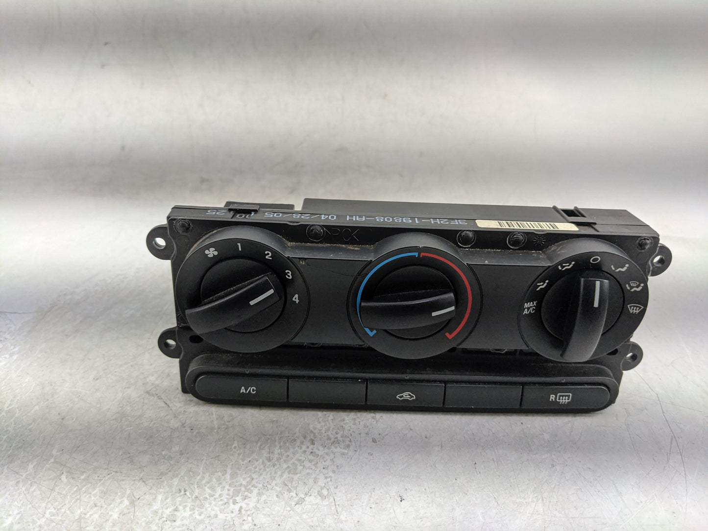 2005-2009 Ford Mustang Climate Control Module Temperature AC/Heater Replacement P/N:5R33-19980-AA Fits OEM Used Auto Parts -