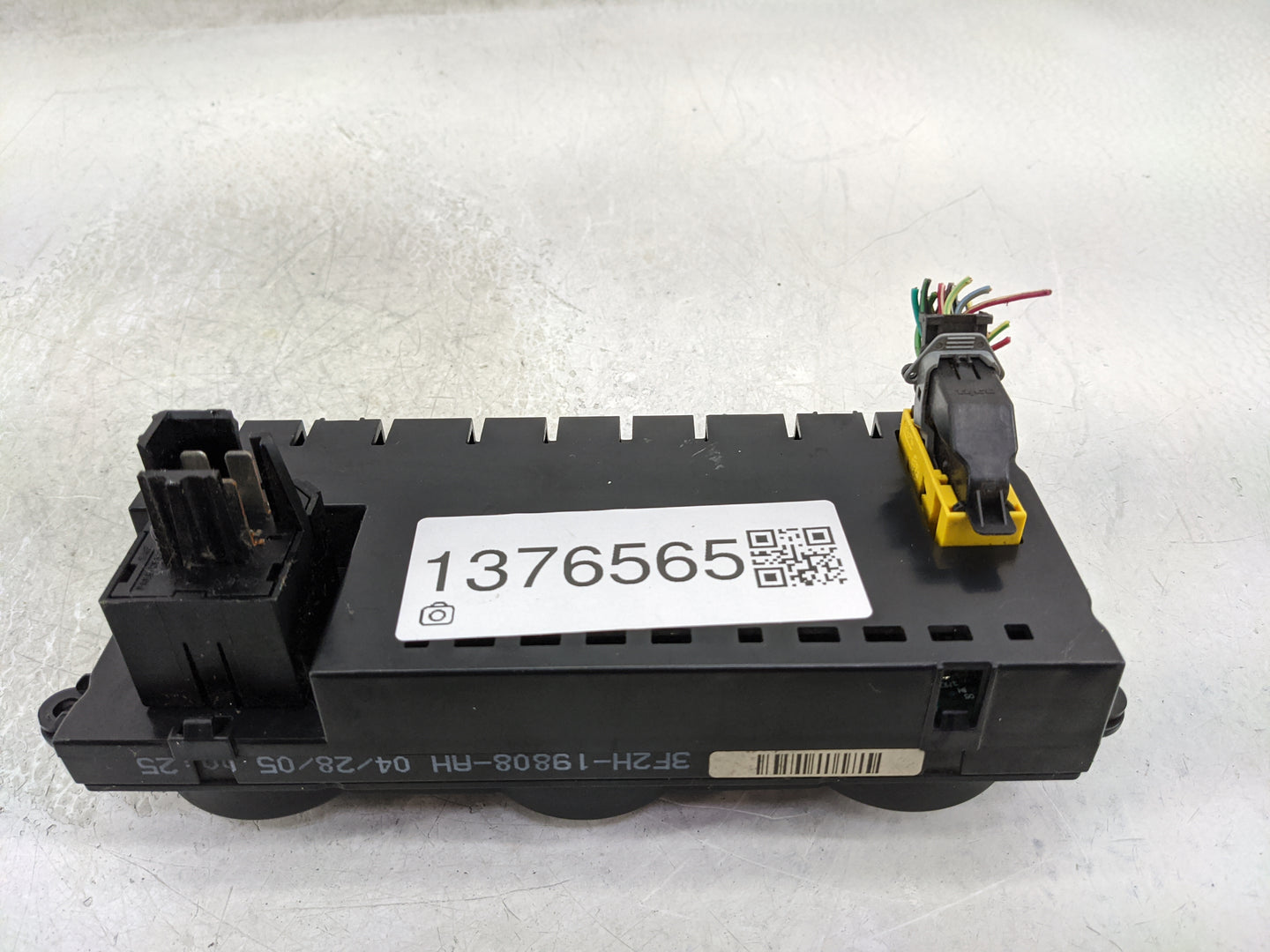 2005-2009 Ford Mustang Climate Control Module Temperature AC/Heater Replacement P/N:5R33-19980-AA Fits OEM Used Auto Parts -
