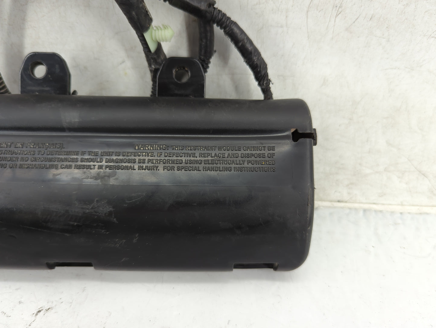 2005-2009 Ford Mustang Air Bag Passenger Right Knee OEM P/N:6R33-63611D10-AB Fits Fits 2005 2006 2007 2008 2009 OEM Used Aut