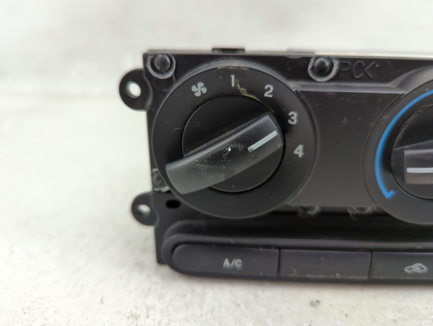 2005-2009 Ford Mustang Climate Control Module Temperature AC/Heater Replacement P/N:3F2H-19808-AH Fits OEM Used Auto Parts -