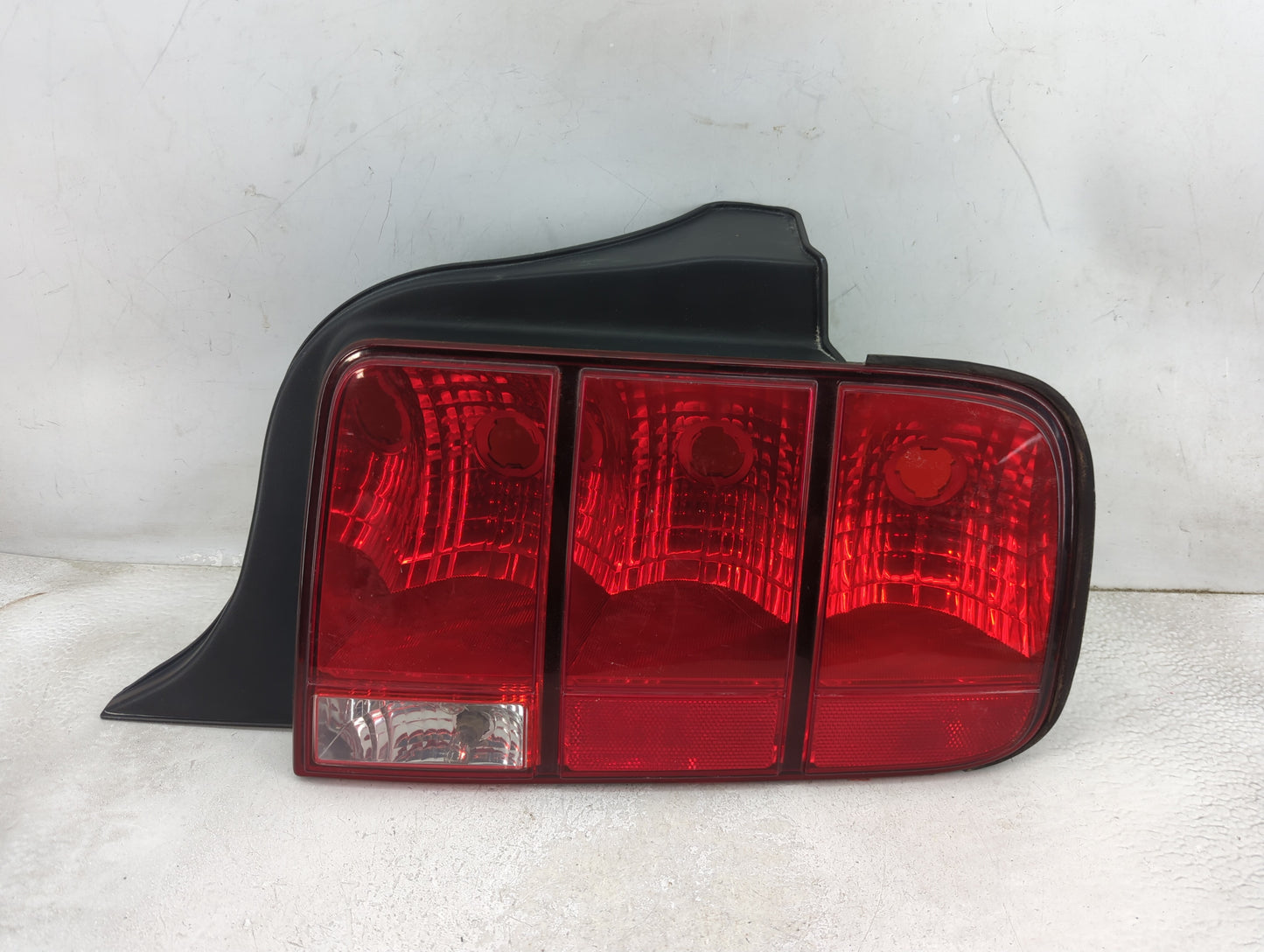 2005-2009 Ford Mustang Tail Light Assembly Passenger Right OEM Fits Fits 2005 2006 2007 2008 2009 OEM Used Auto Parts - Oemu