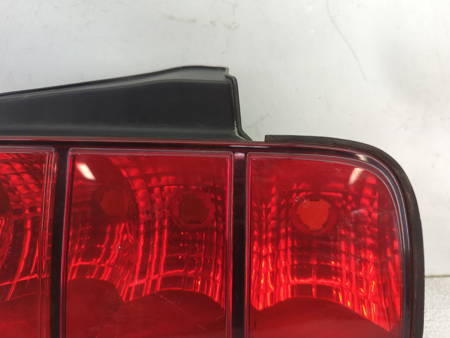 2005-2009 Ford Mustang Tail Light Assembly Passenger Right OEM Fits Fits 2005 2006 2007 2008 2009 OEM Used Auto Parts - Oemu
