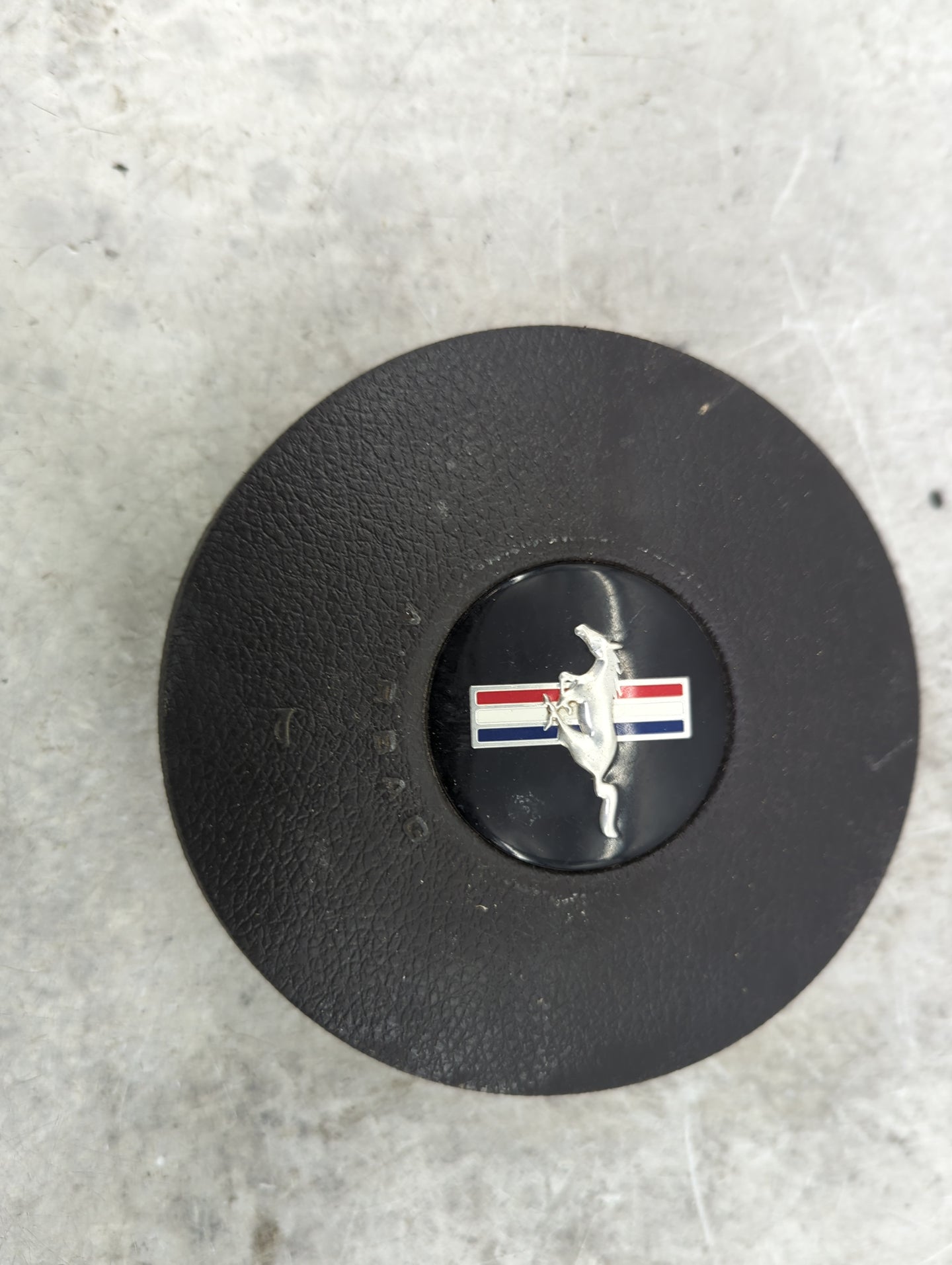 2005 Ford Mustang Air Bag Driver Left Steering Wheel Mounted - Oemusedautoparts1.com
