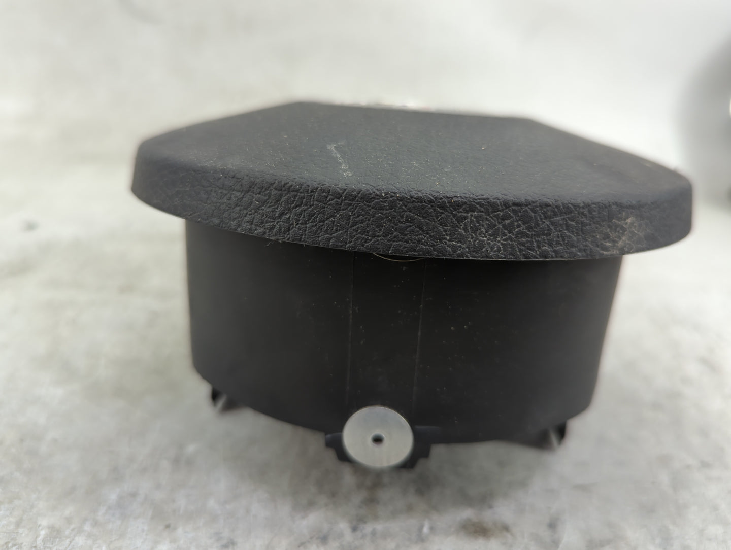 2005 Ford Mustang Air Bag Driver Left Steering Wheel Mounted - Oemusedautoparts1.com
