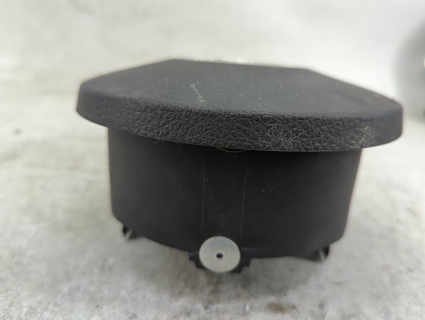 2005 Ford Mustang Air Bag Driver Left Steering Wheel Mounted - Oemusedautoparts1.com