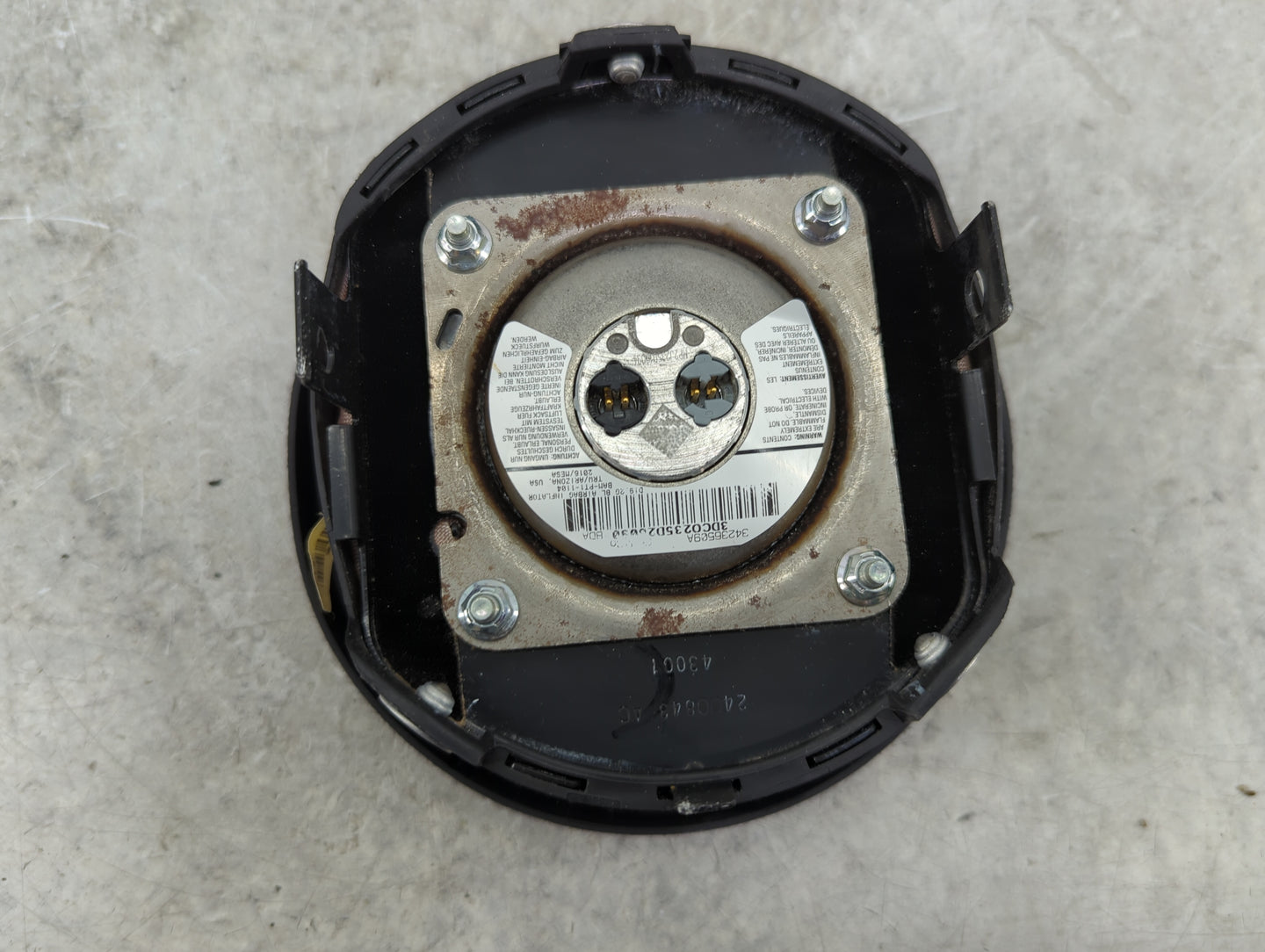 2005 Ford Mustang Air Bag Driver Left Steering Wheel Mounted - Oemusedautoparts1.com