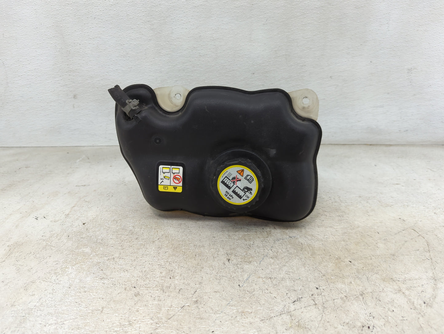 2005-2010 Ford Mustang Radiator Coolant Overflow Expansion Tank Bottle 1460088 - Oemusedautoparts1.com